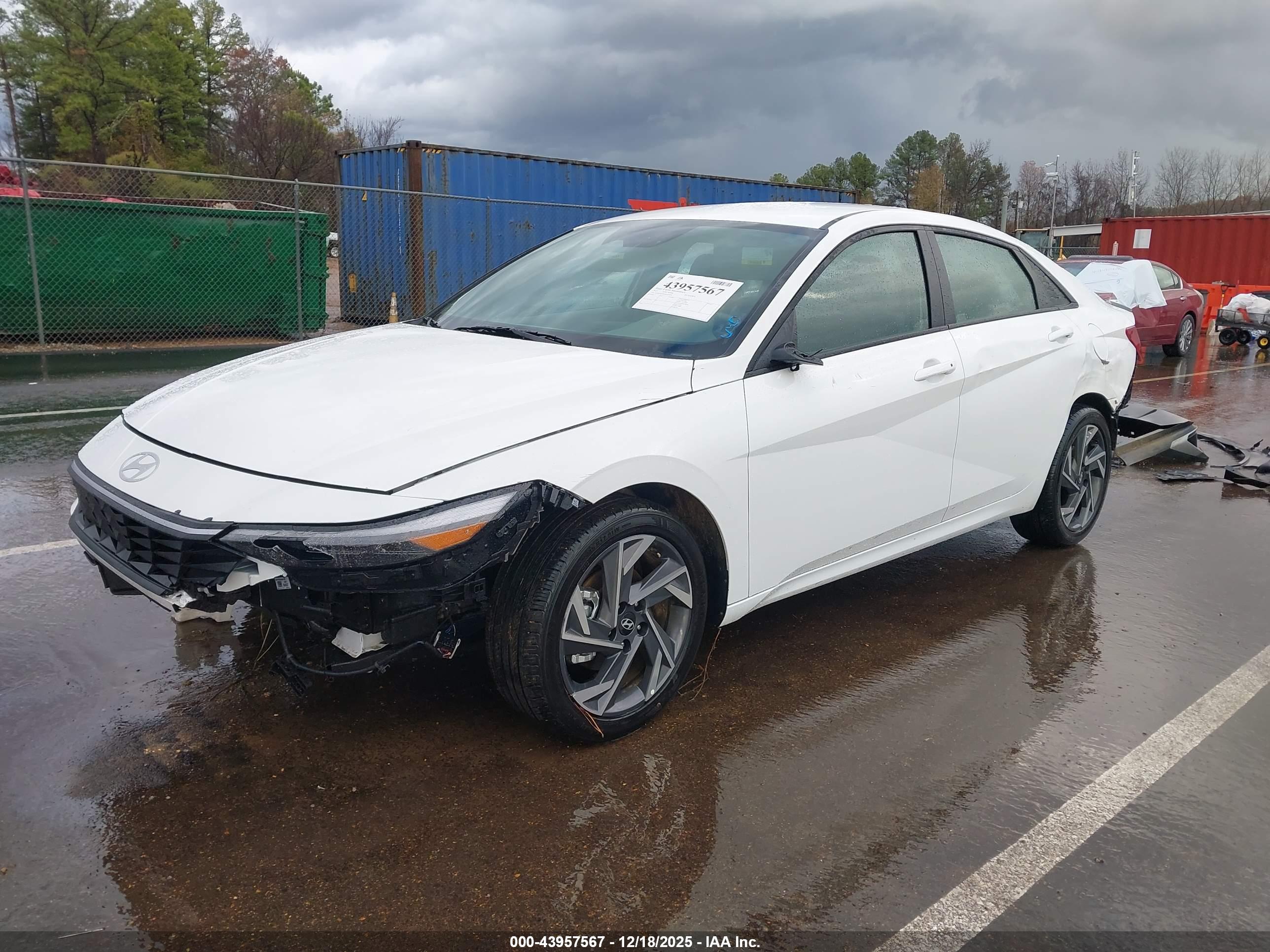 HYUNDAI ELANTRA image 2