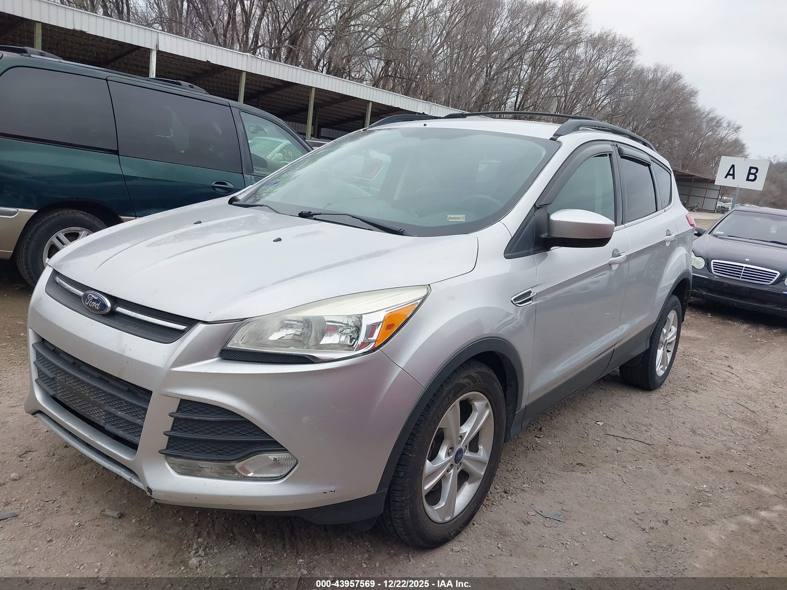 FORD ESCAPE image 2