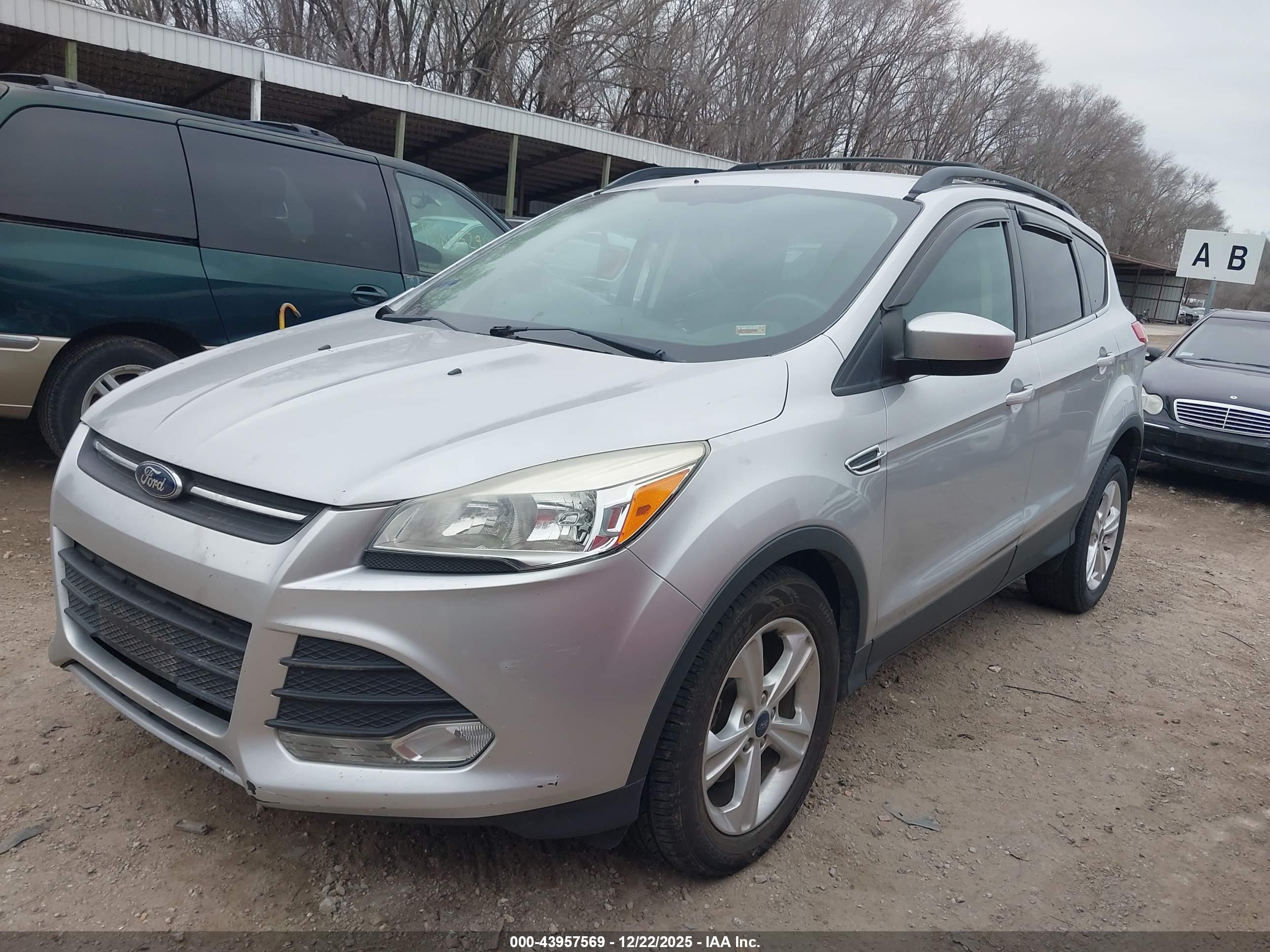 FORD ESCAPE image 3