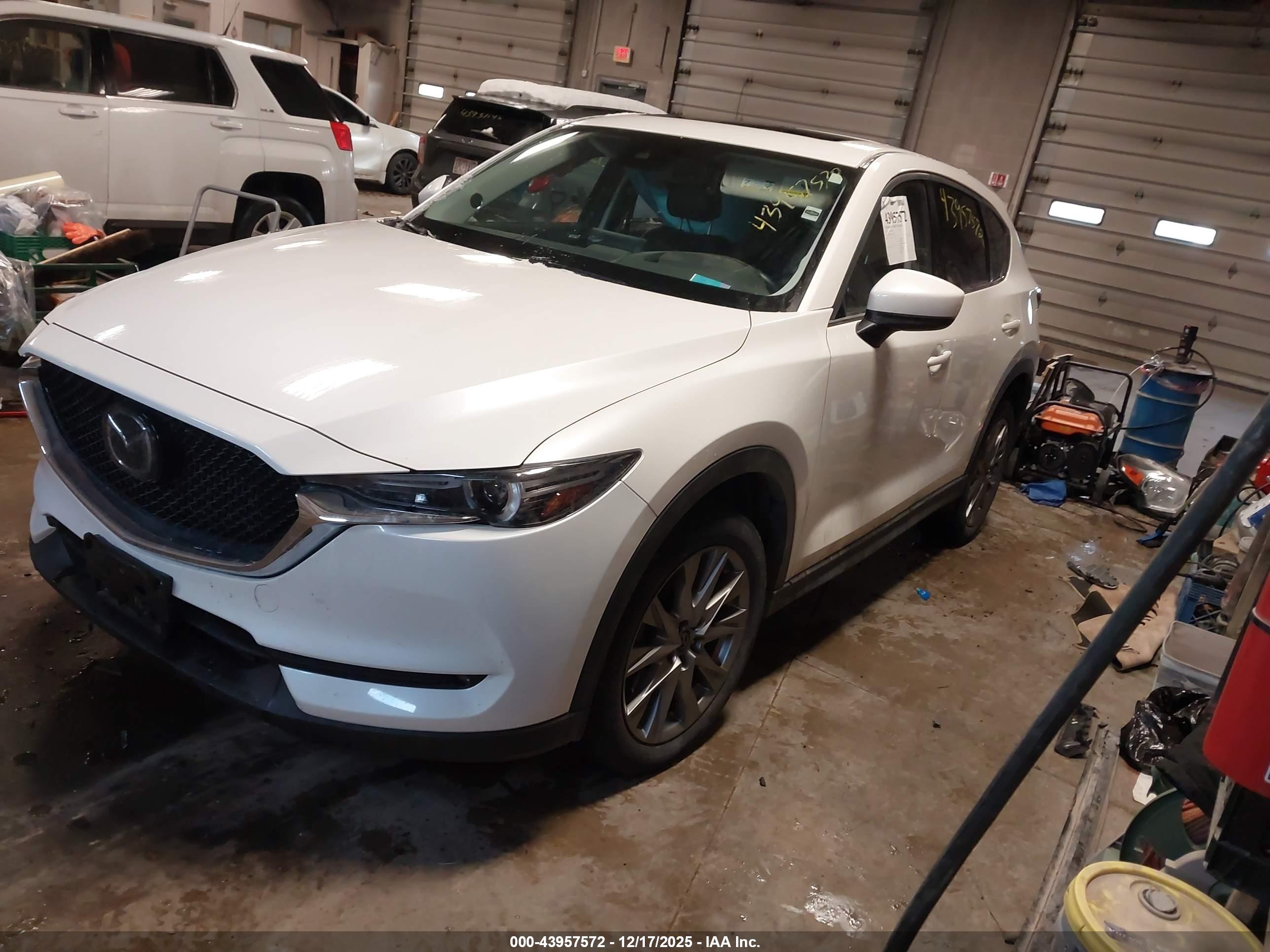 MAZDA CX-5 image 2