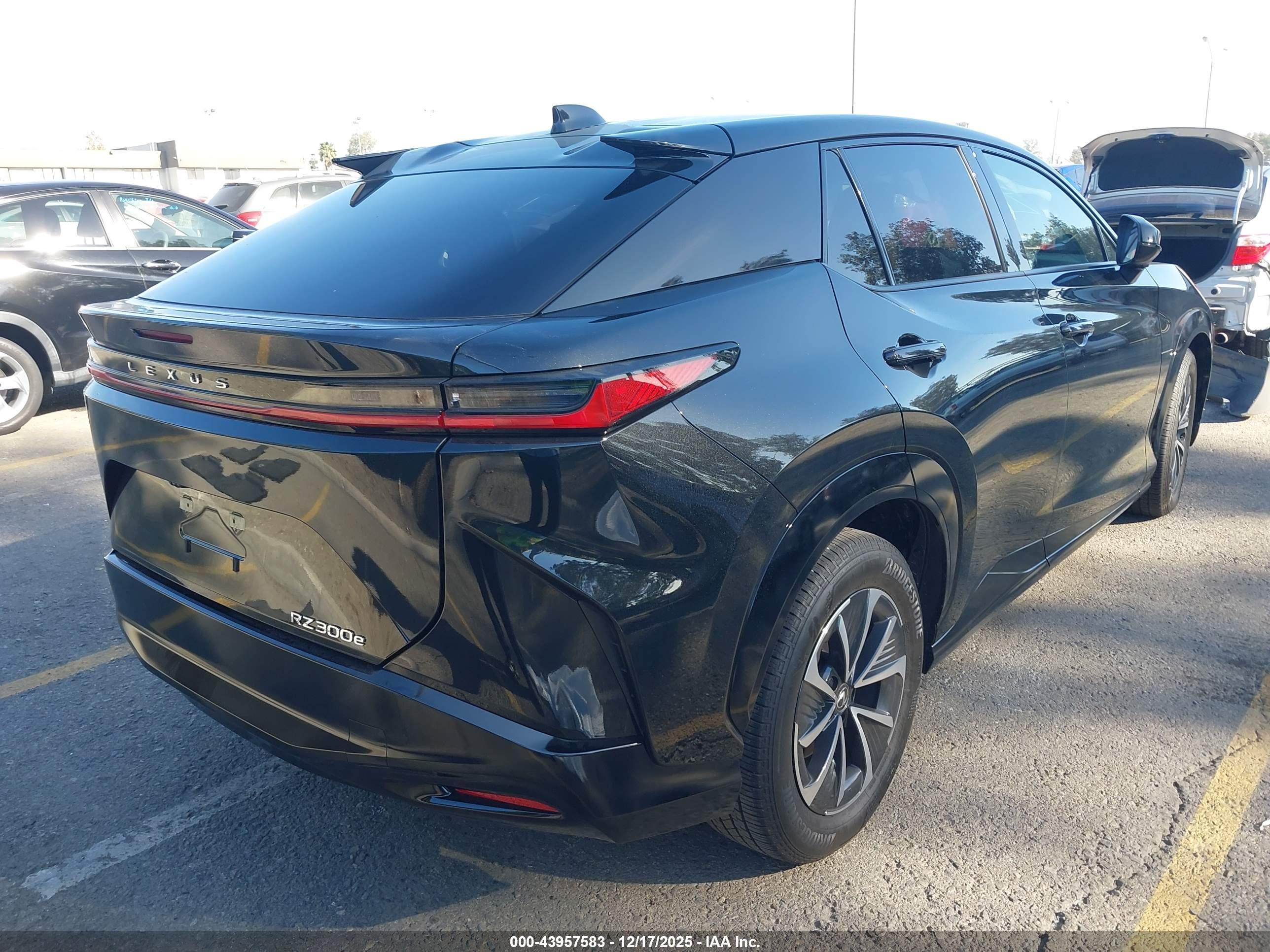LEXUS RZ image 4