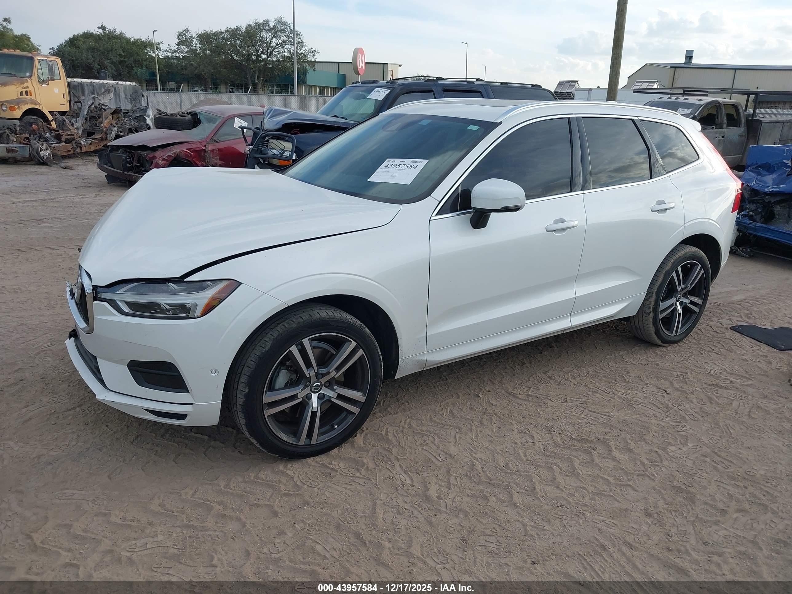 VOLVO XC60 image 2