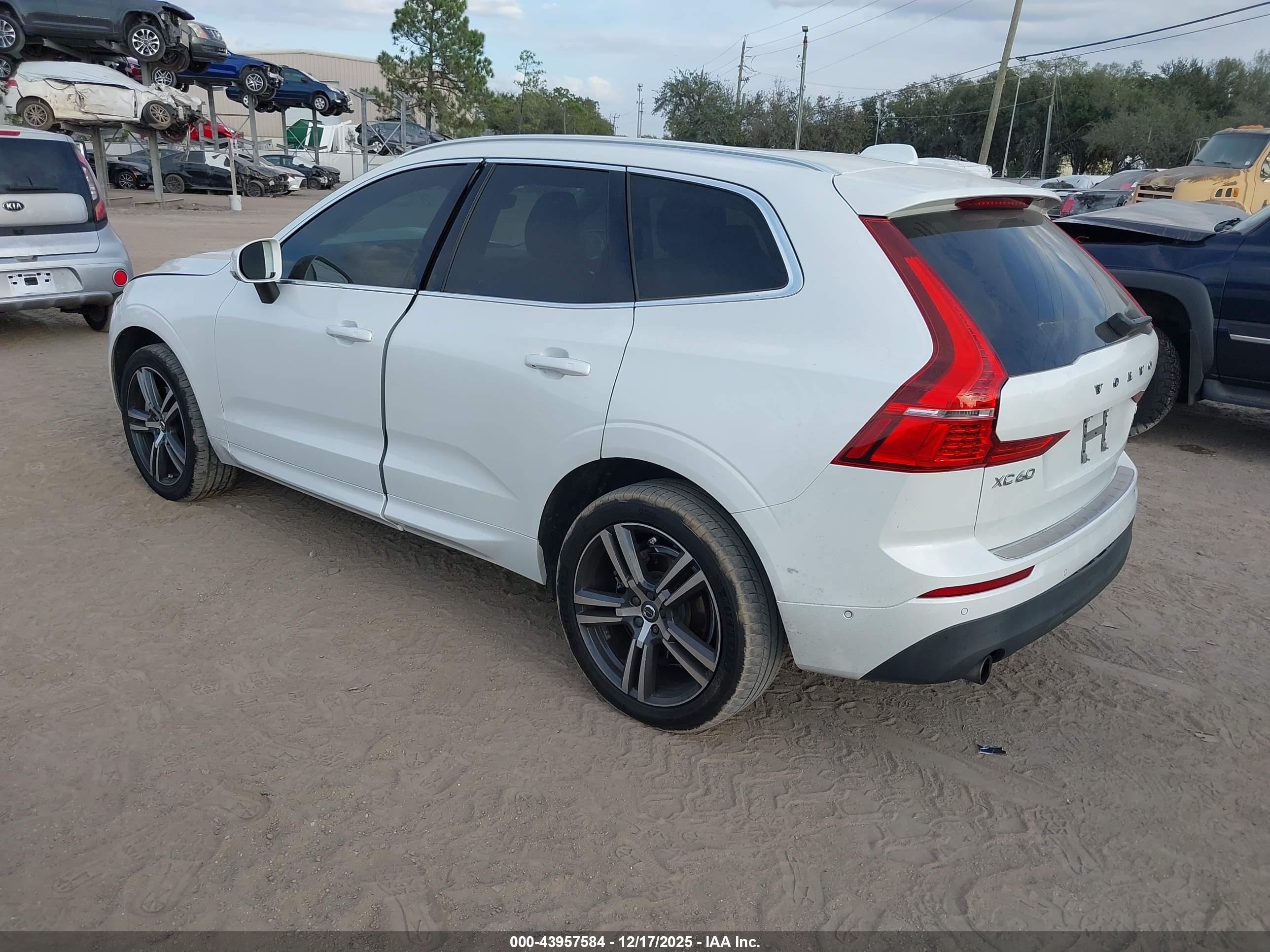 VOLVO XC60 image 3