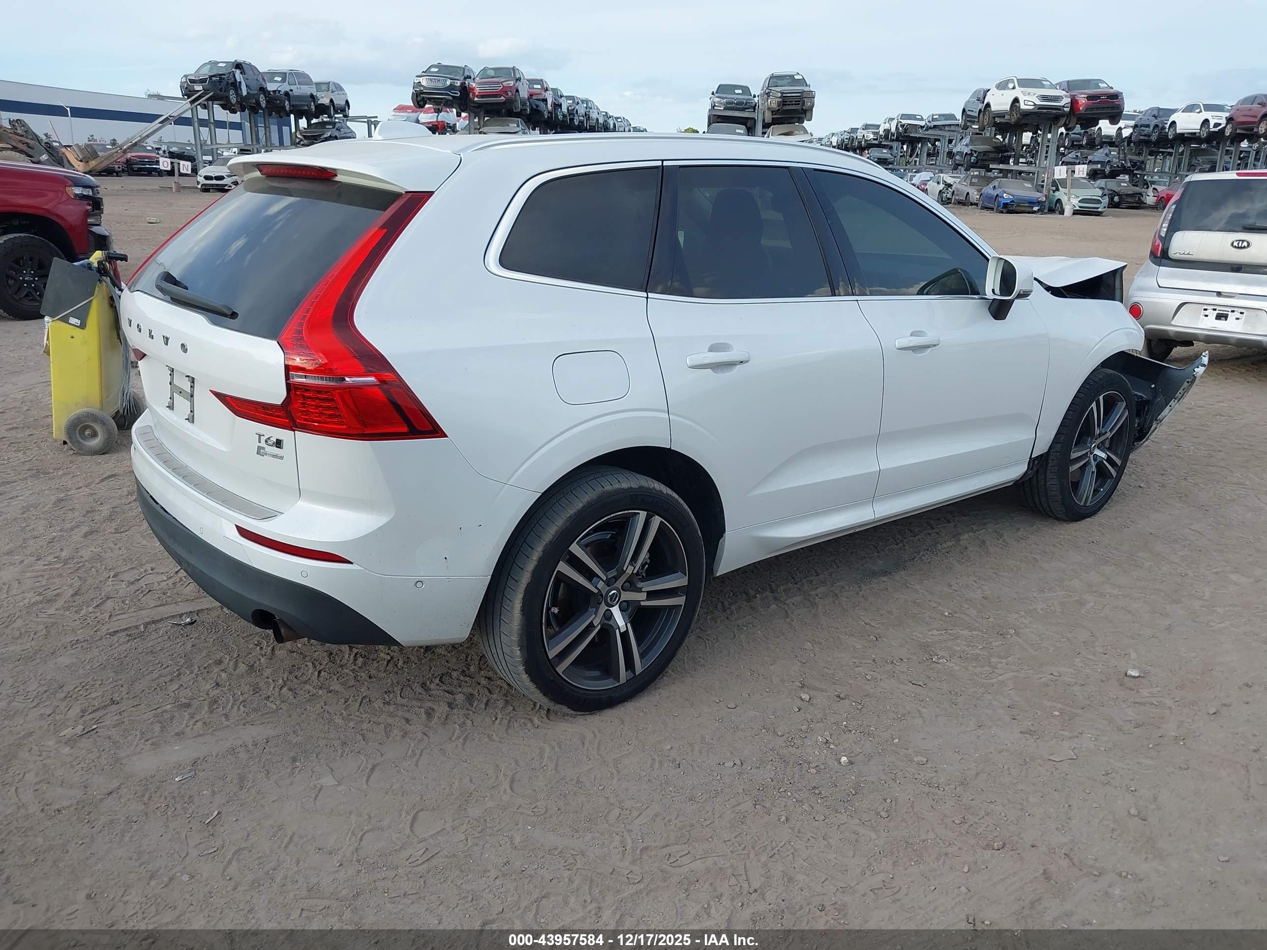 VOLVO XC60 image 4