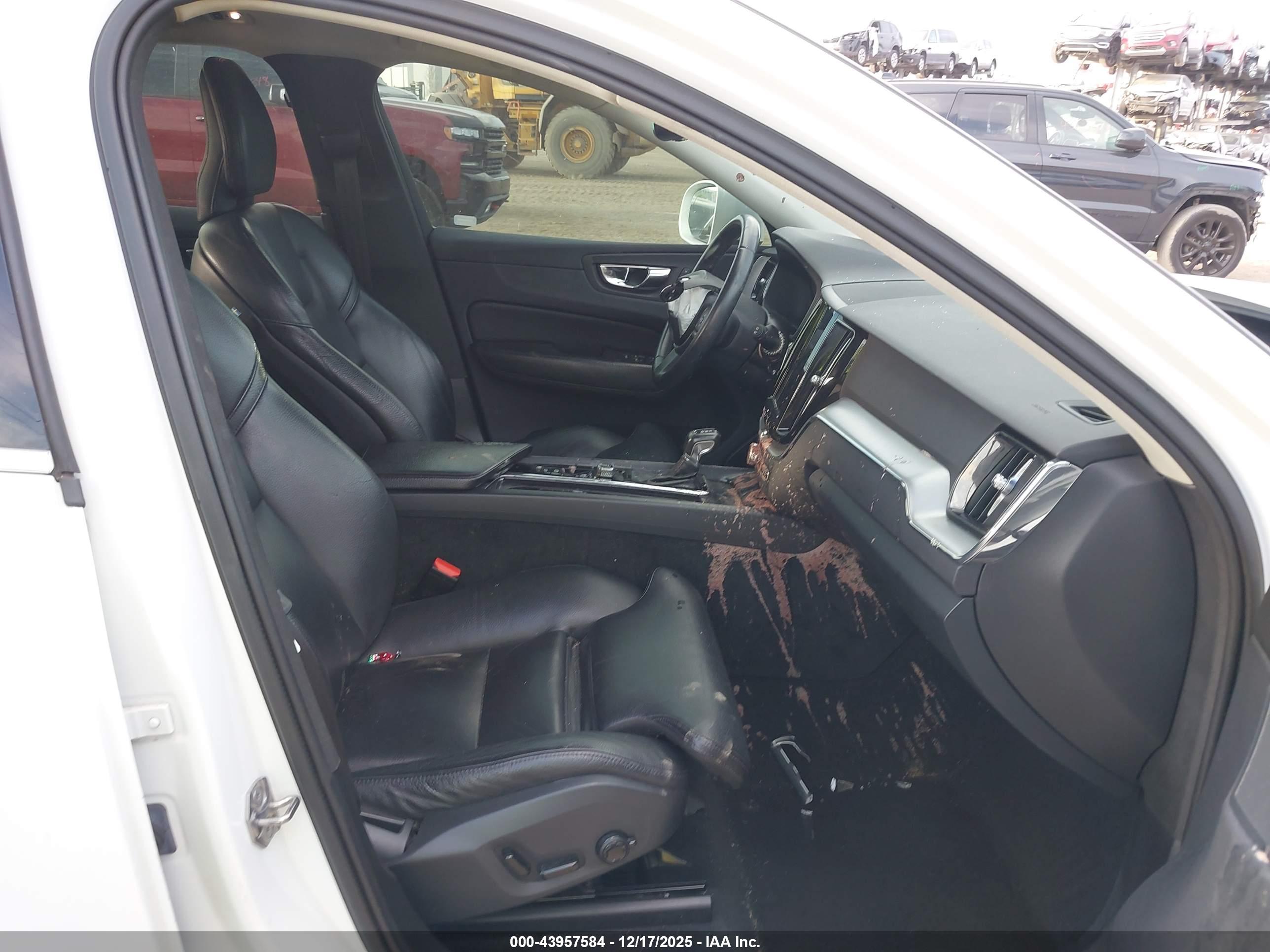 VOLVO XC60 image 5
