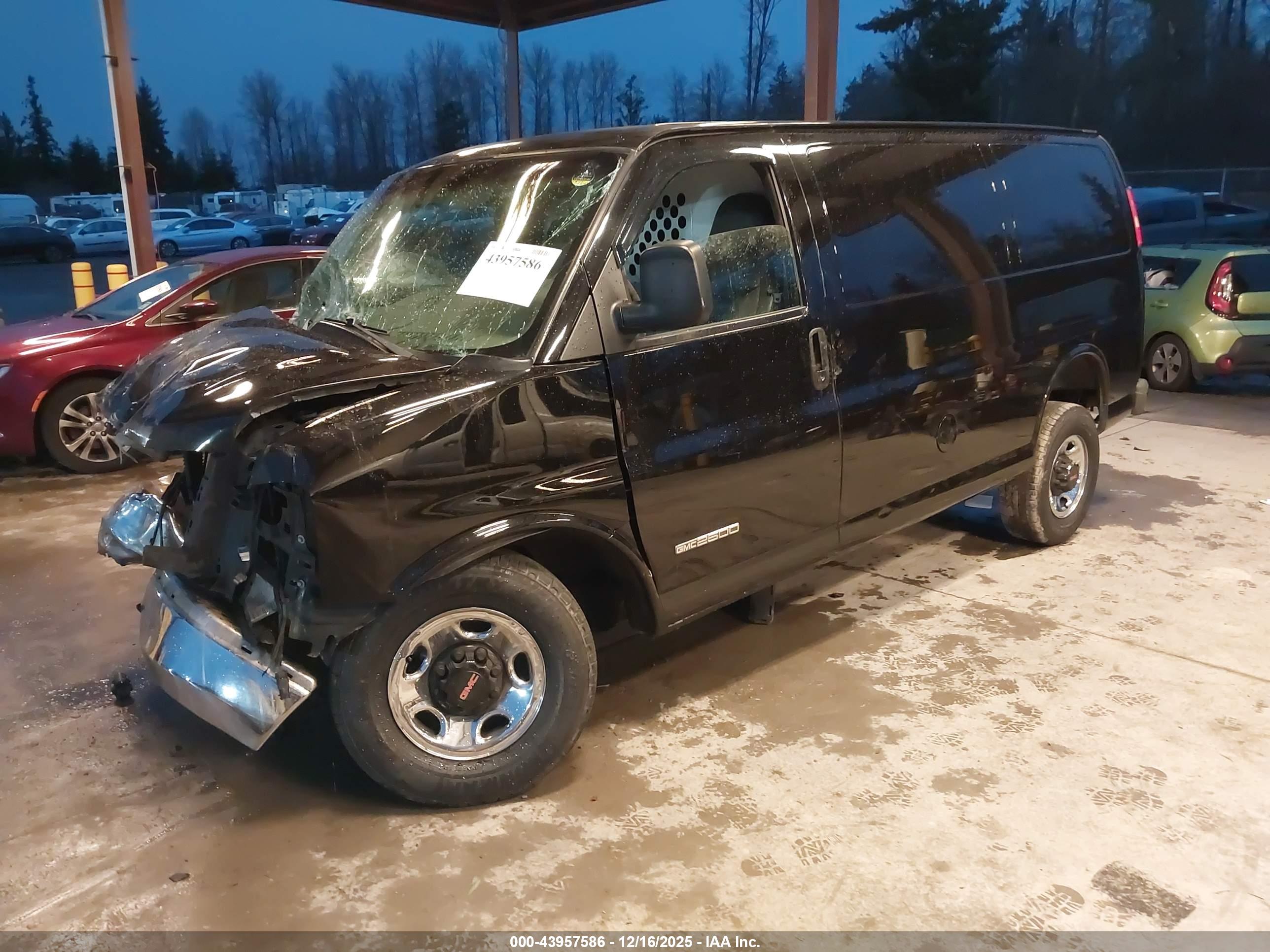 GMC SAVANA image 2