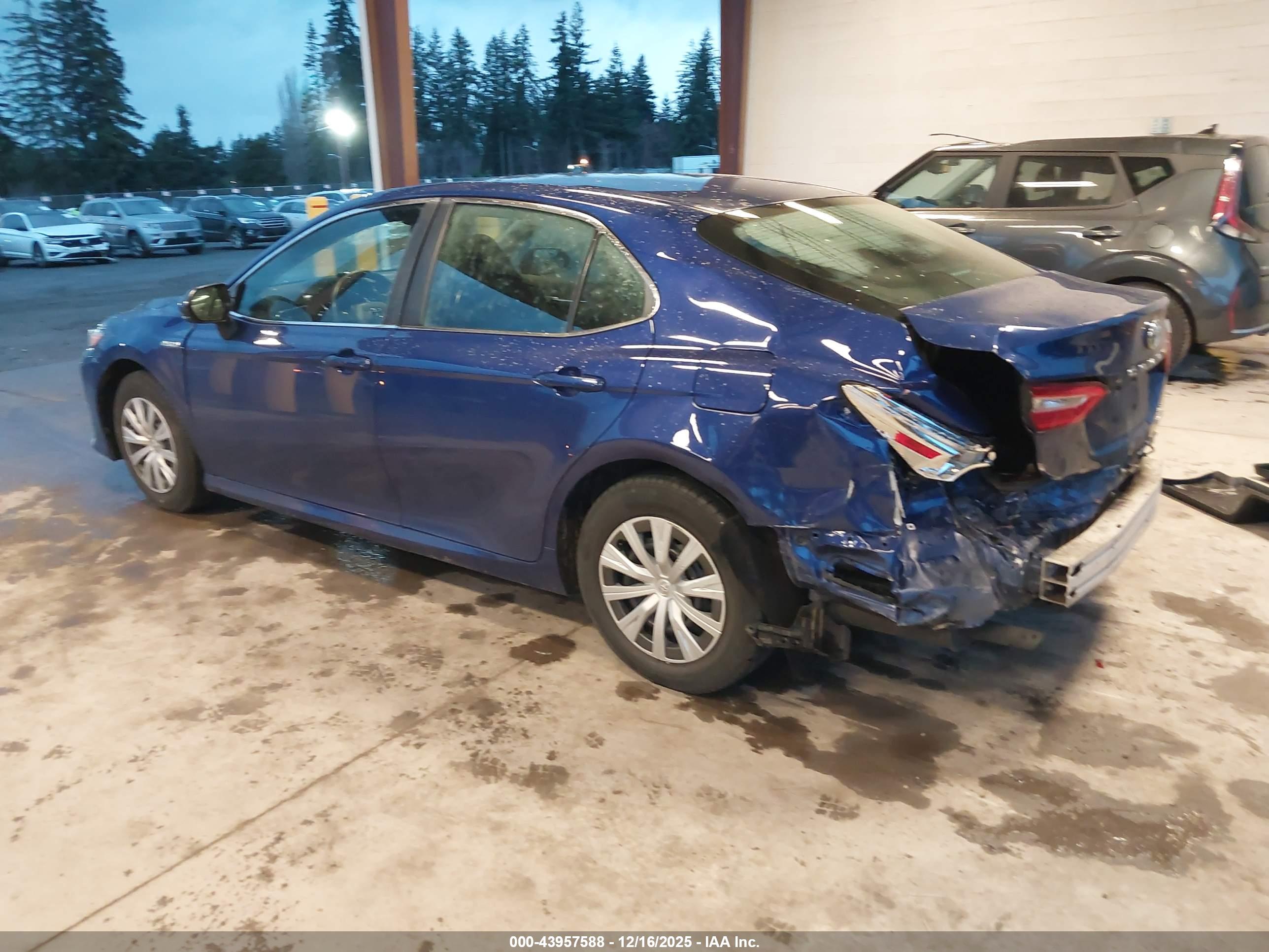 TOYOTA CAMRY image 3