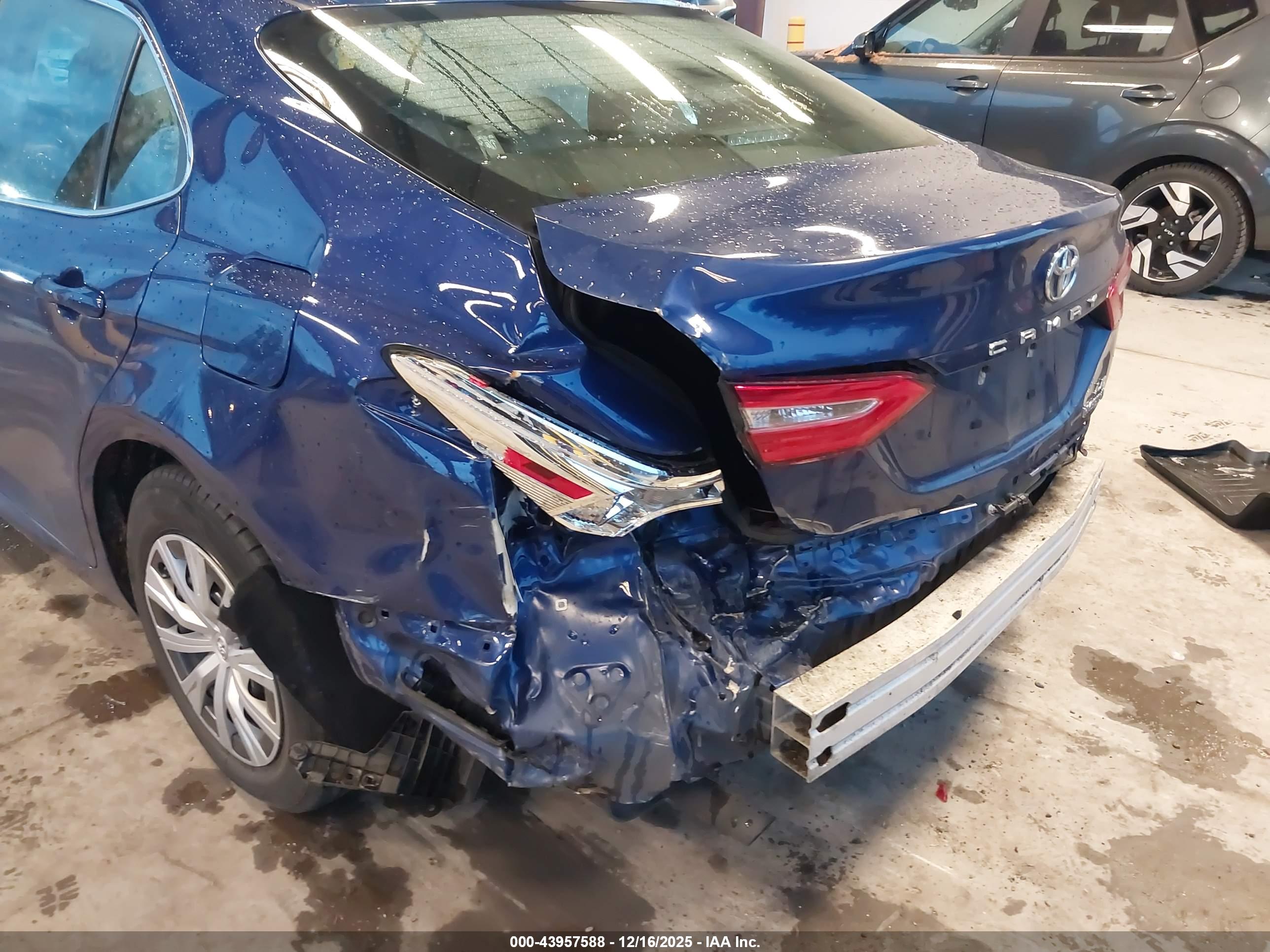 TOYOTA CAMRY image 6