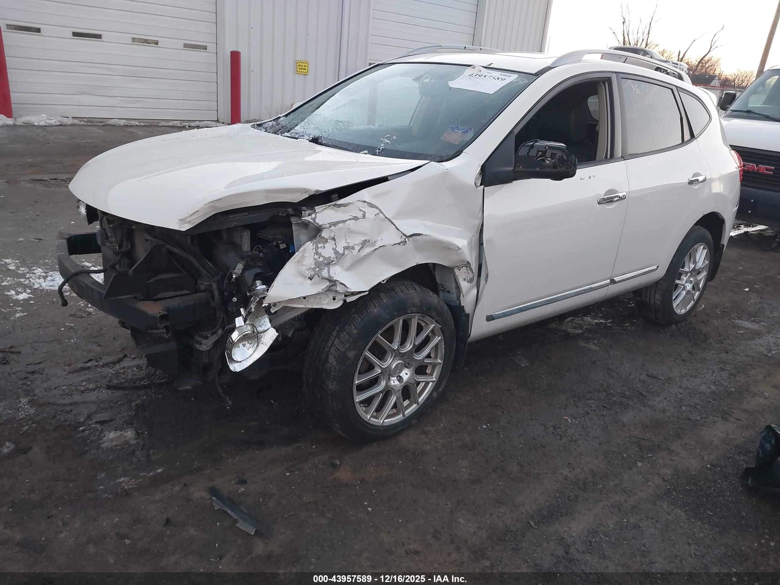 NISSAN ROGUE image 2