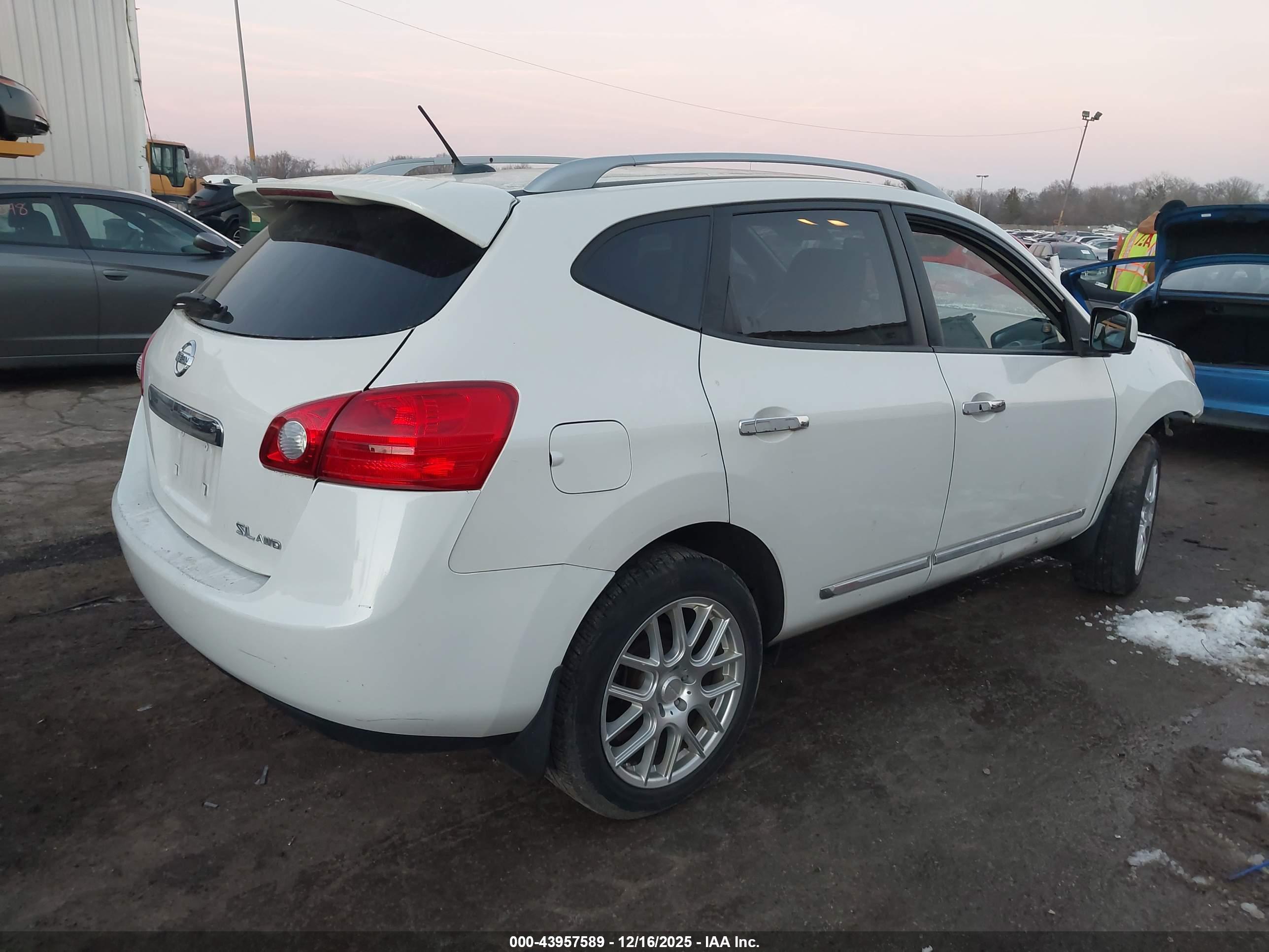 NISSAN ROGUE image 4