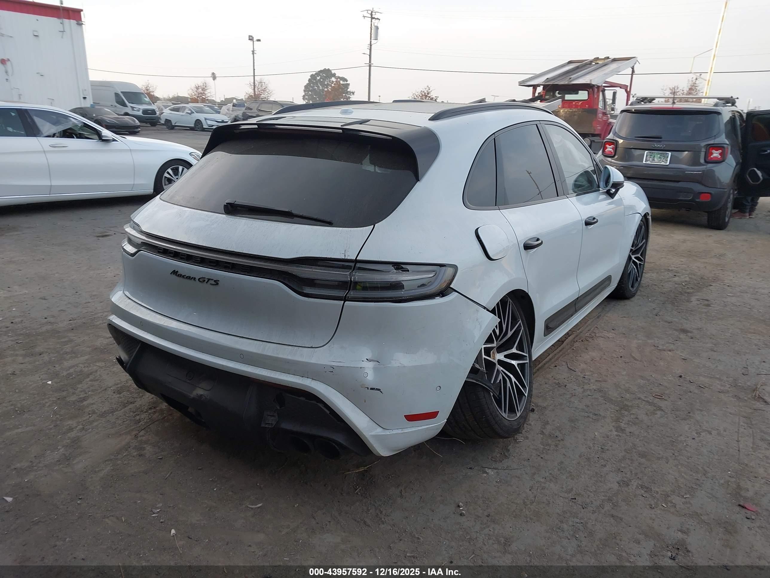PORSCHE MACAN image 4