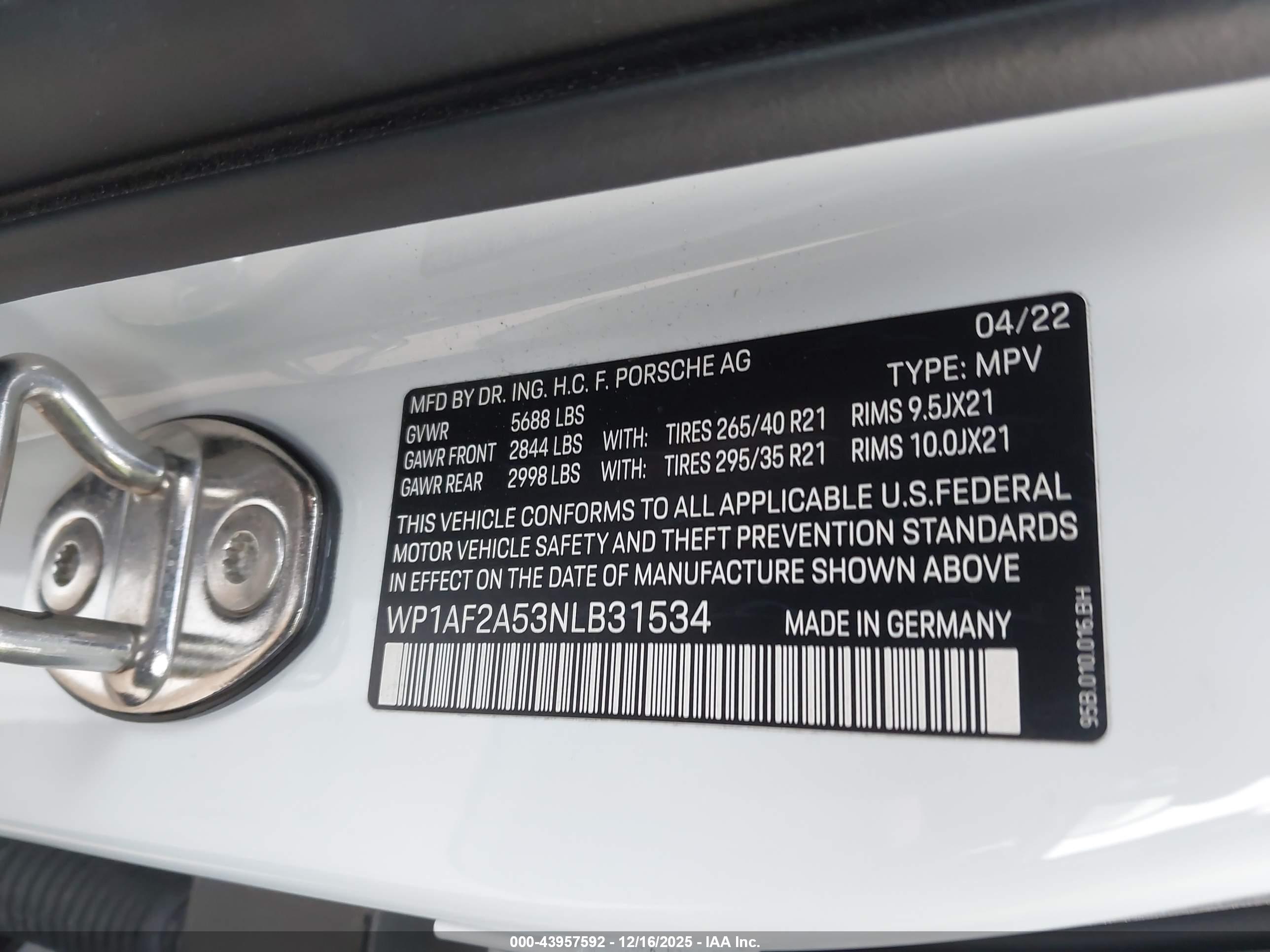 PORSCHE MACAN image 9