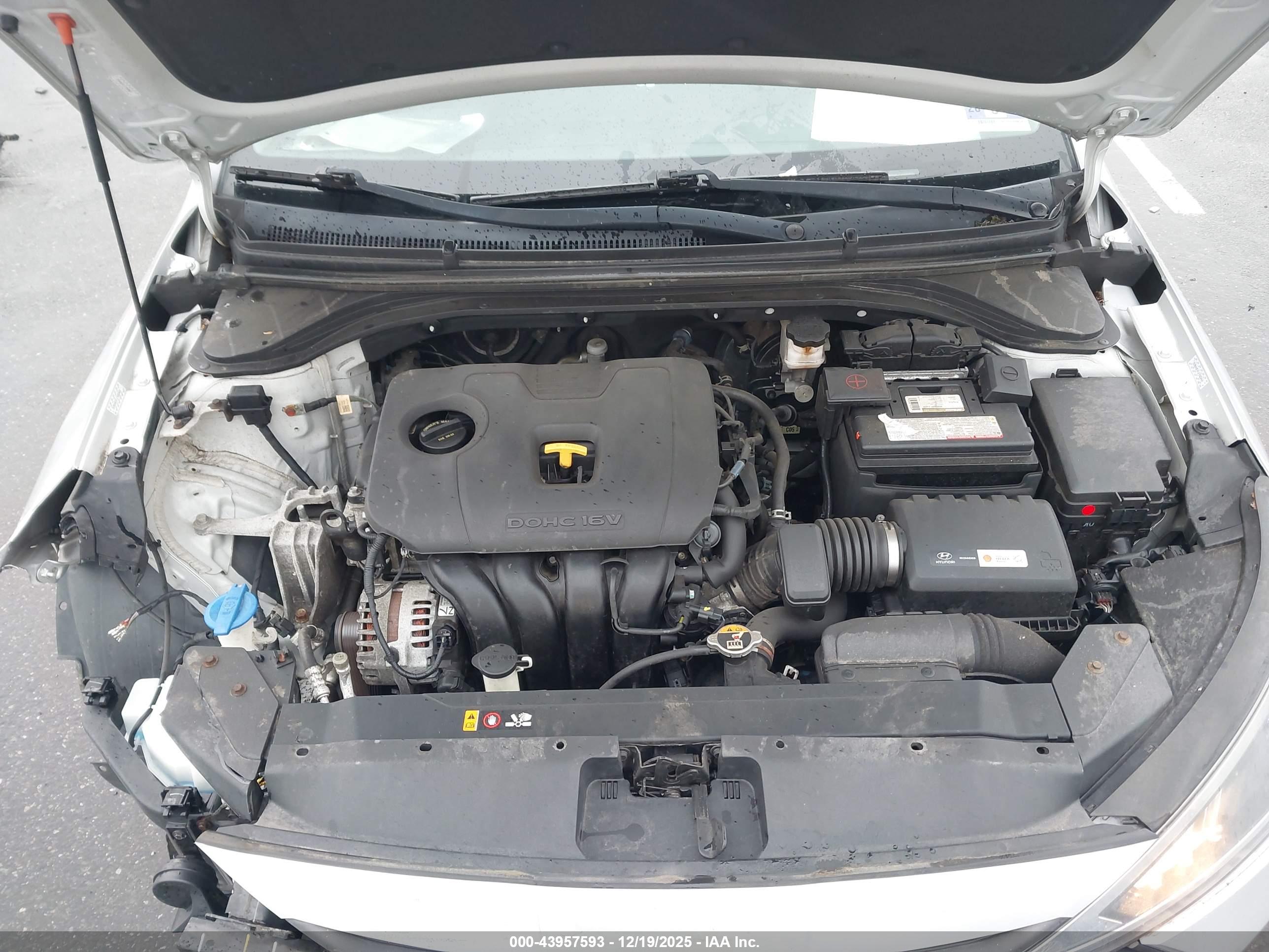 HYUNDAI ELANTRA image 10