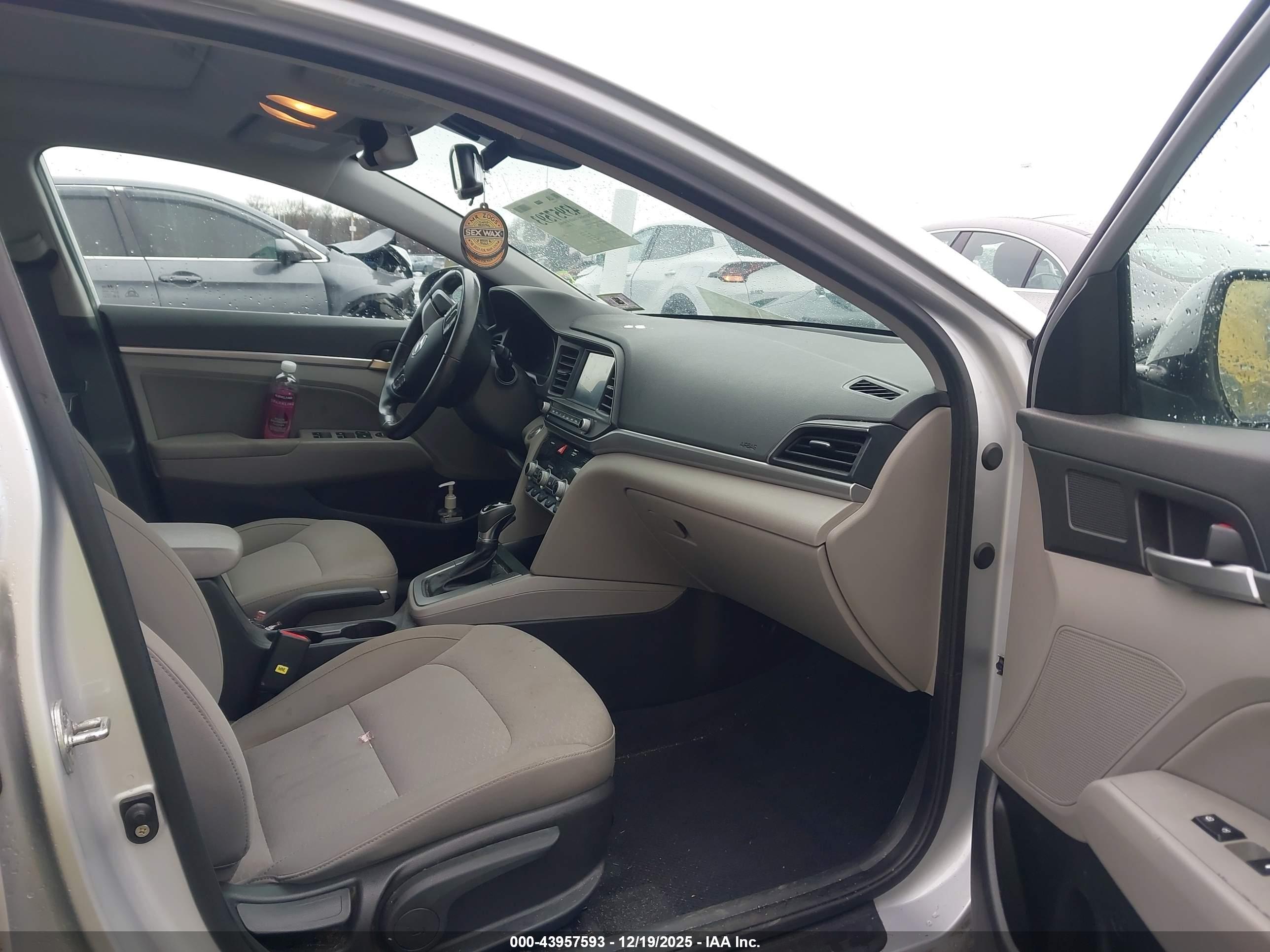 HYUNDAI ELANTRA image 5