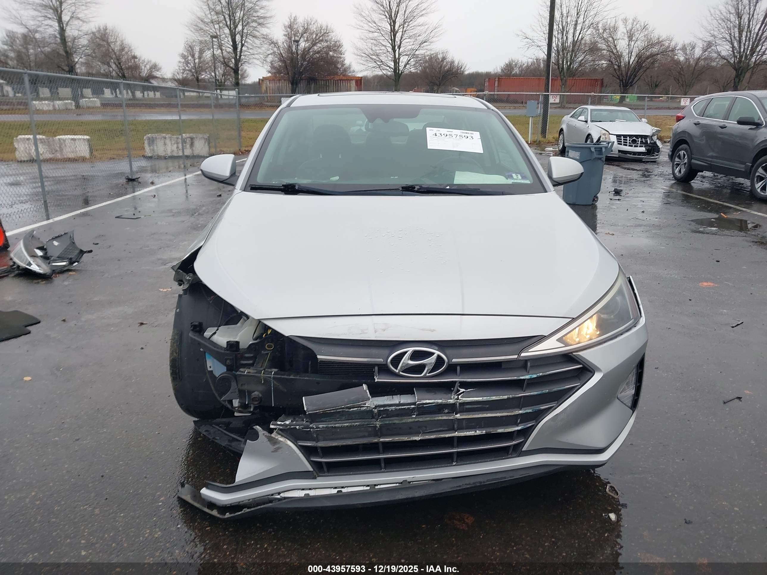 HYUNDAI ELANTRA image 6