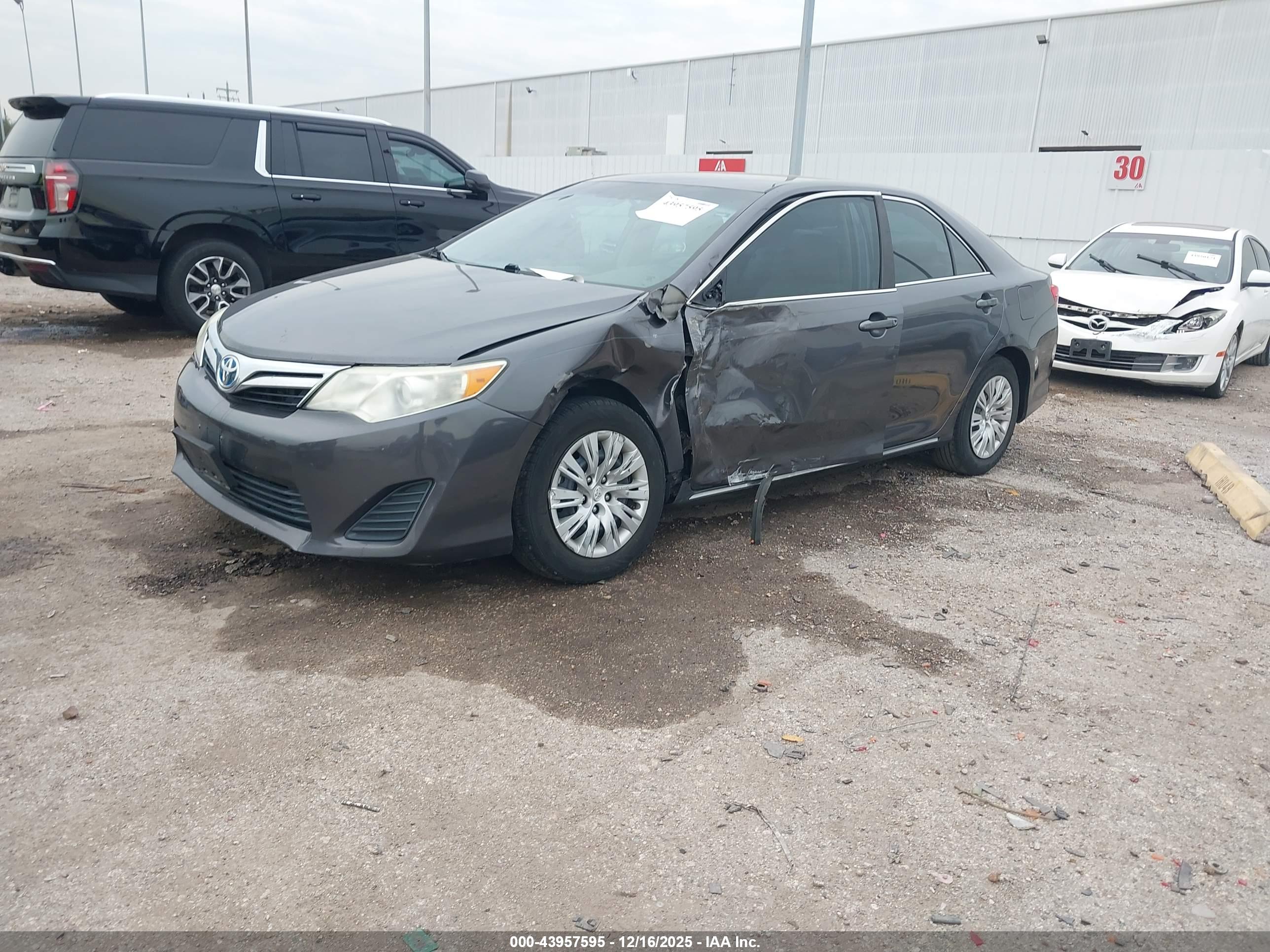 TOYOTA CAMRY image 2