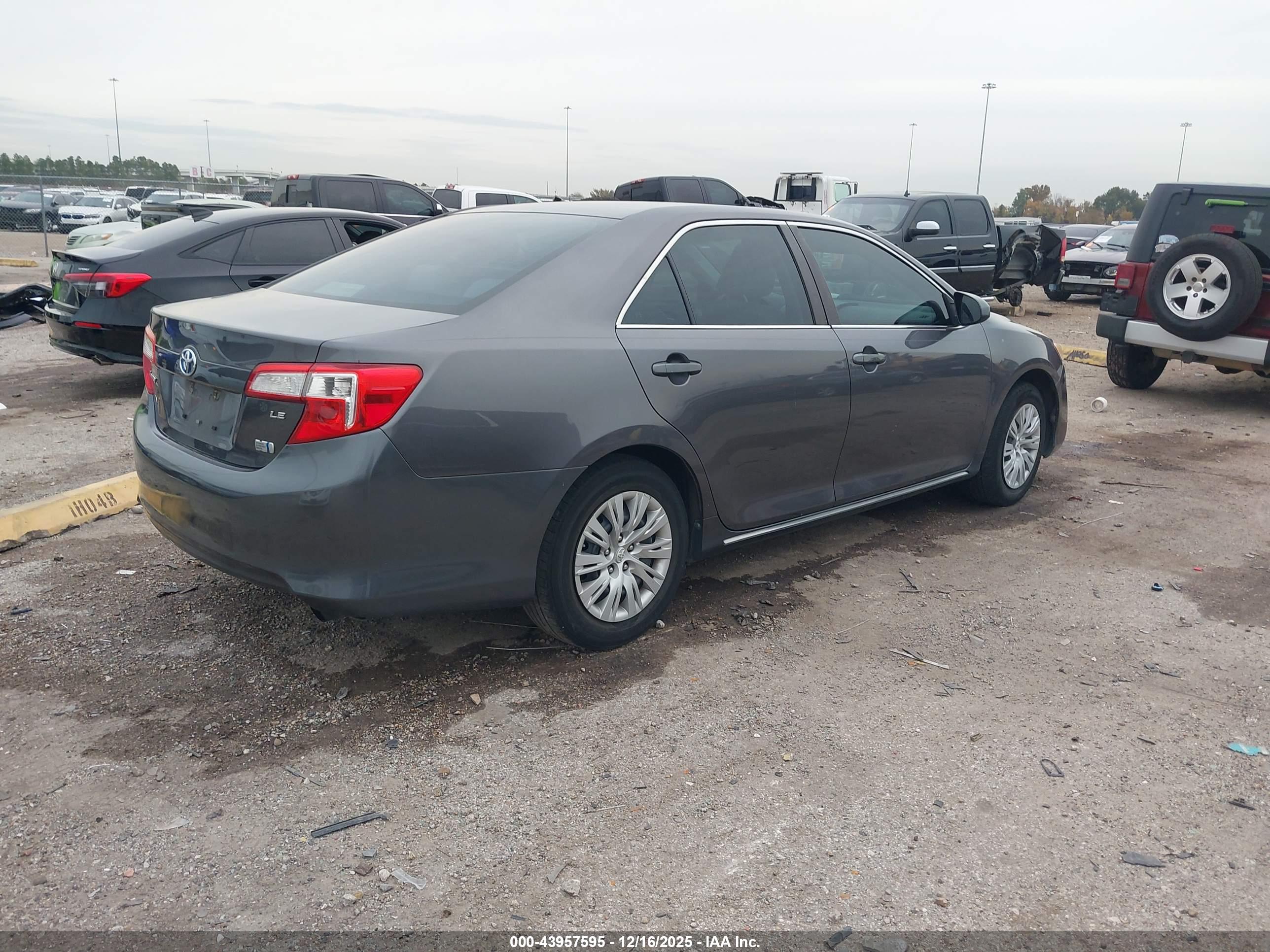 TOYOTA CAMRY image 4