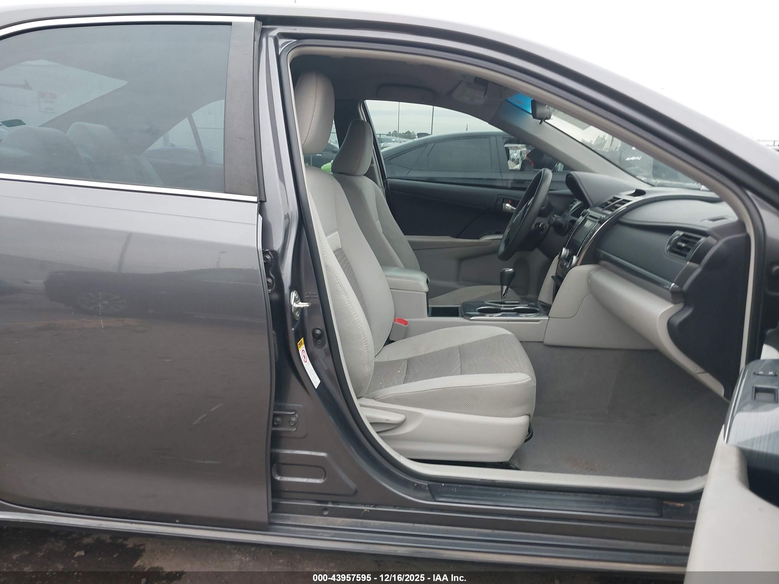 TOYOTA CAMRY image 5