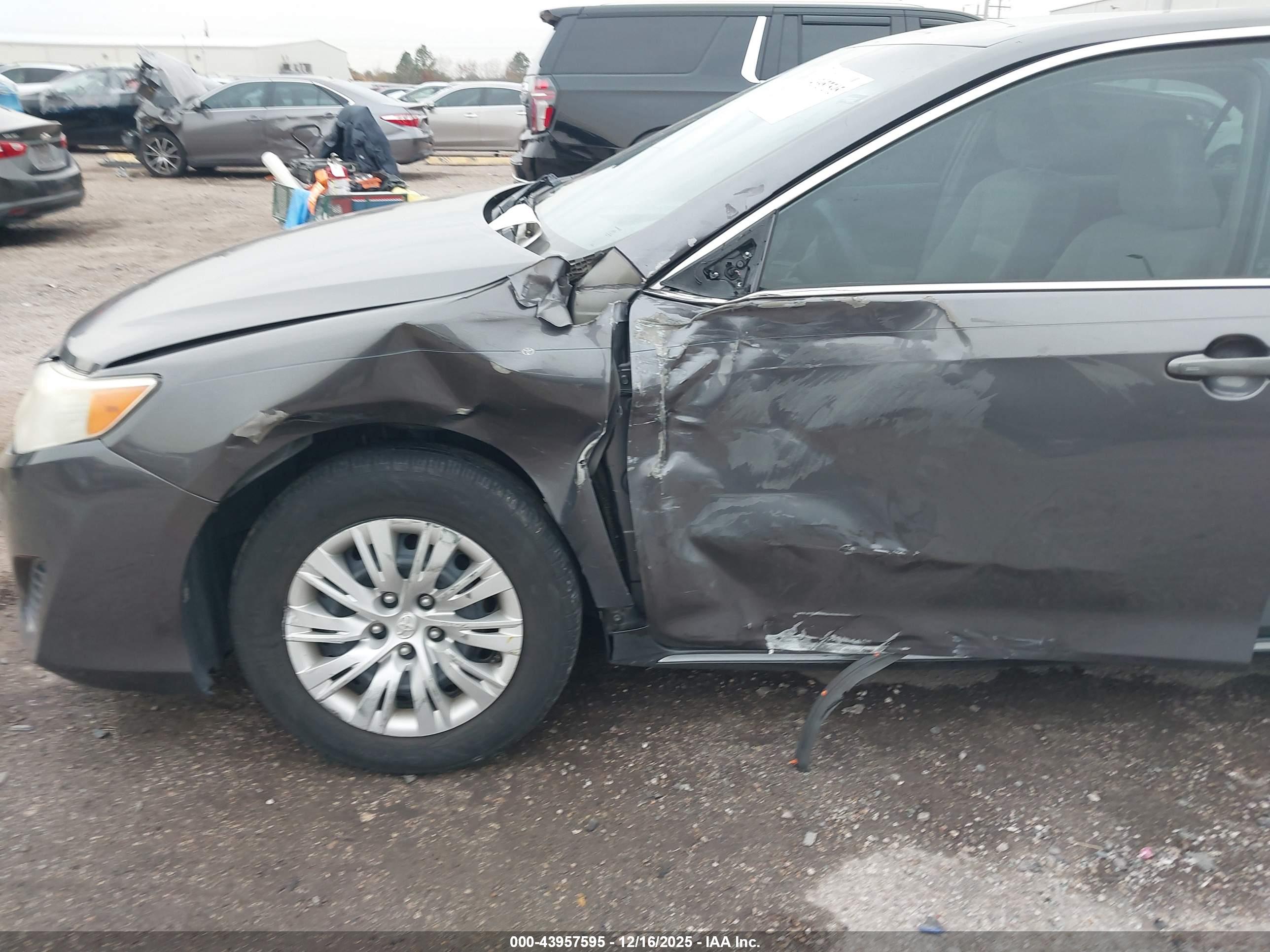 TOYOTA CAMRY image 6