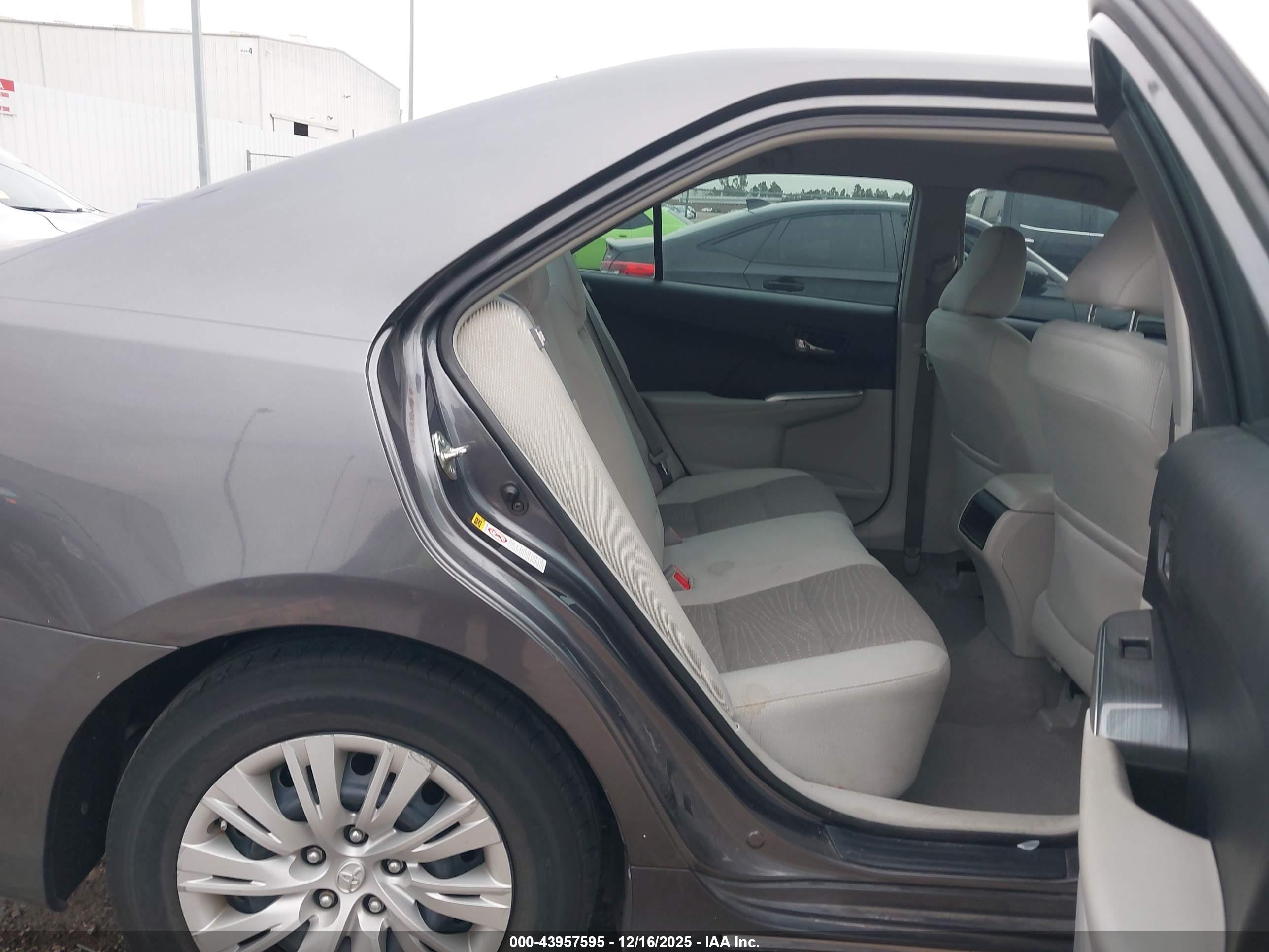 TOYOTA CAMRY image 8
