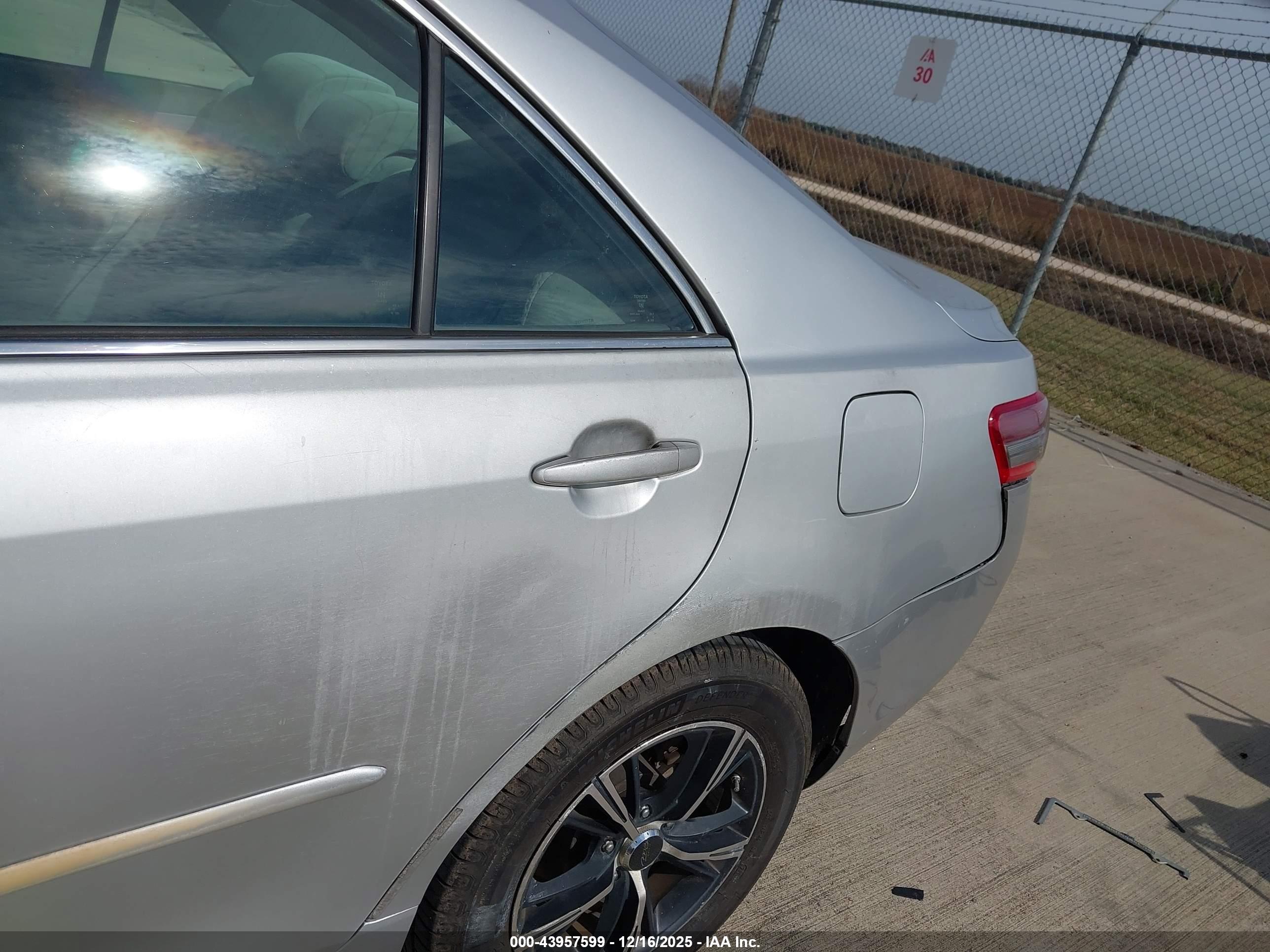 TOYOTA CAMRY image 6