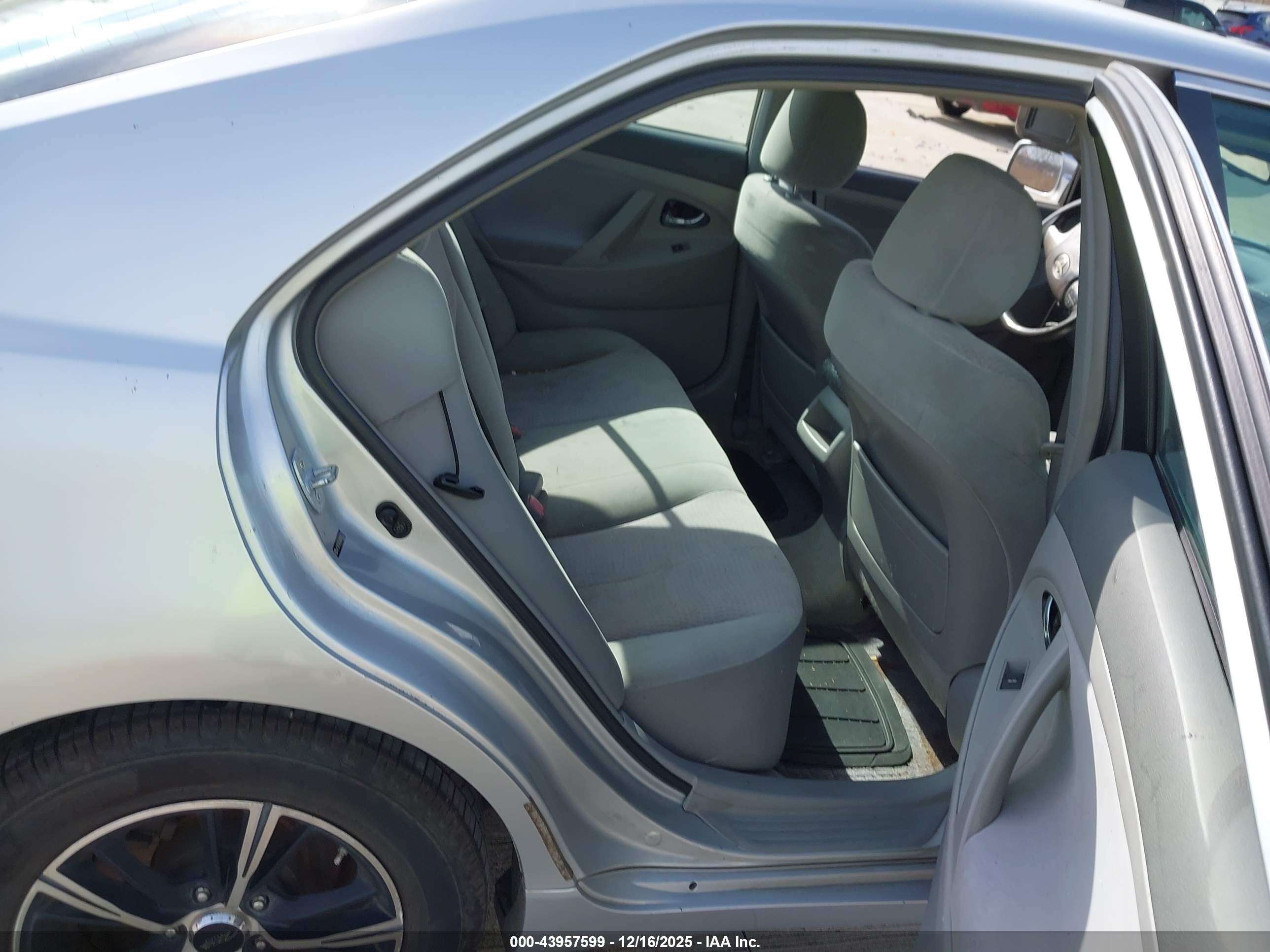 TOYOTA CAMRY image 8