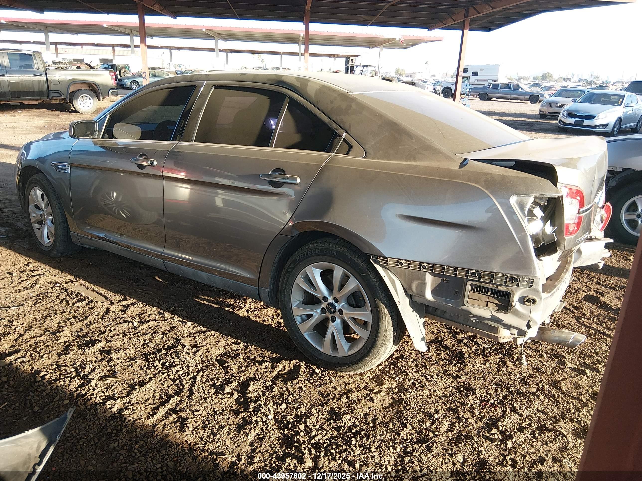 FORD TAURUS image 3