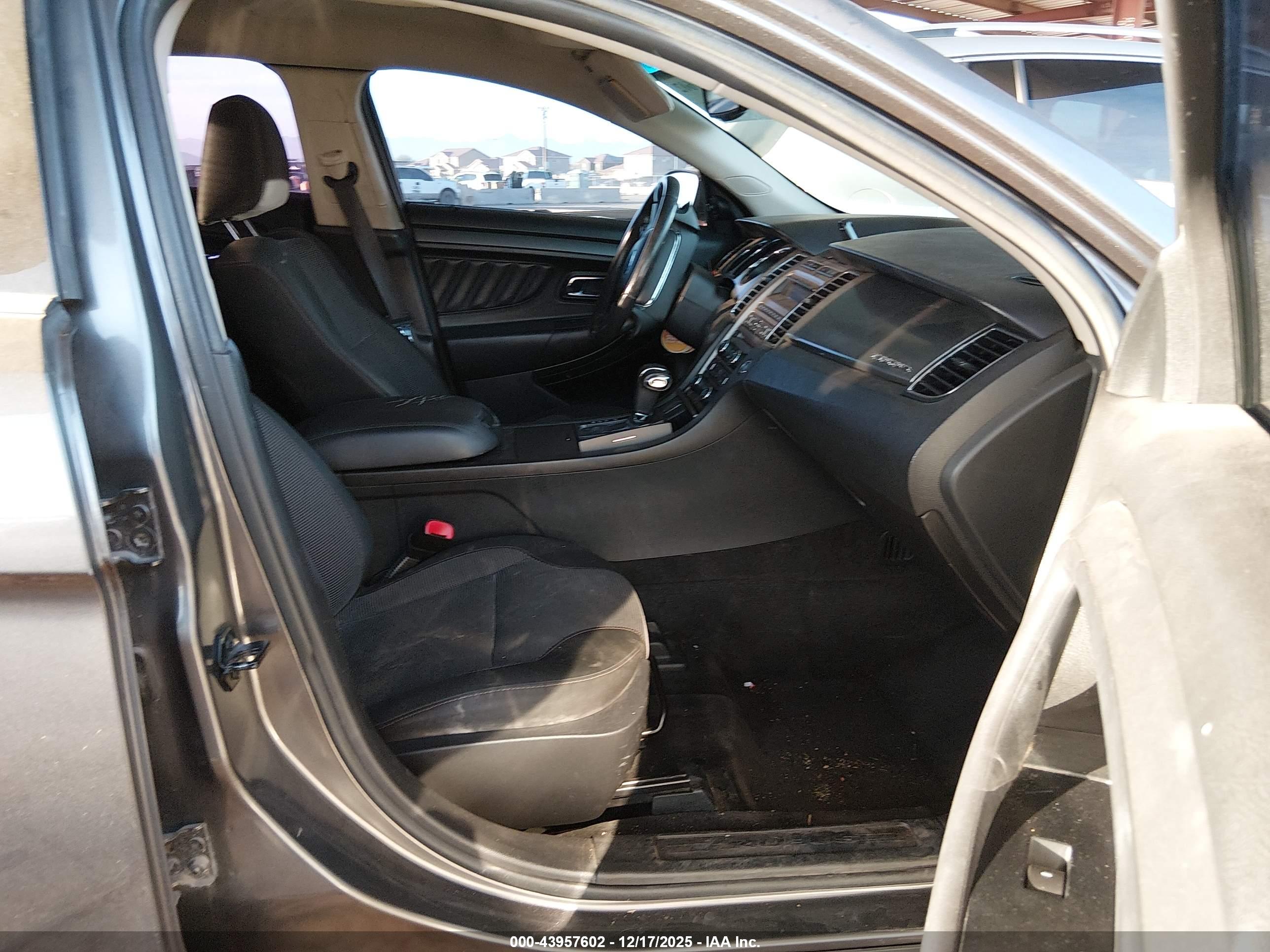 FORD TAURUS image 5