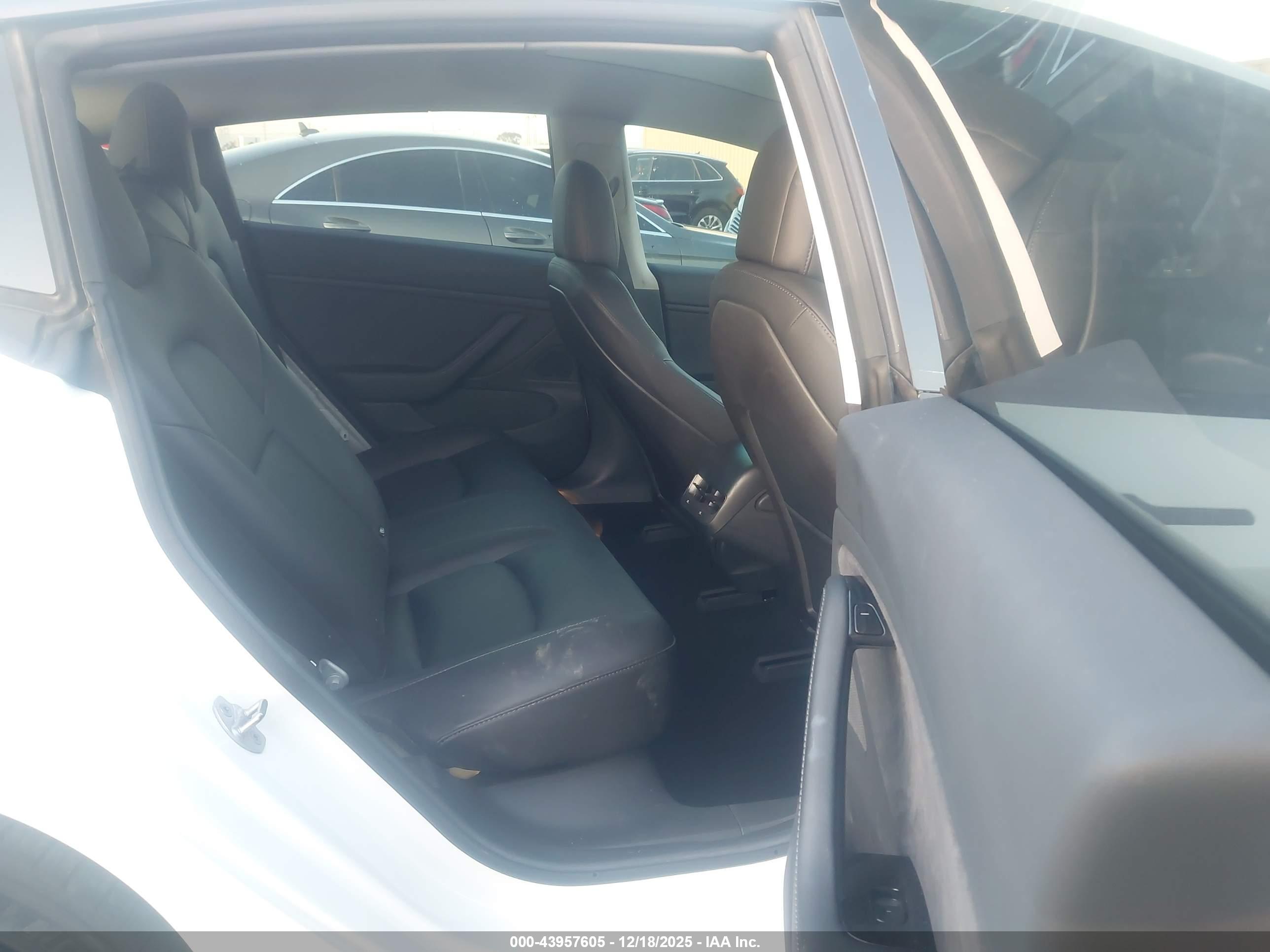 TESLA MODEL image 8