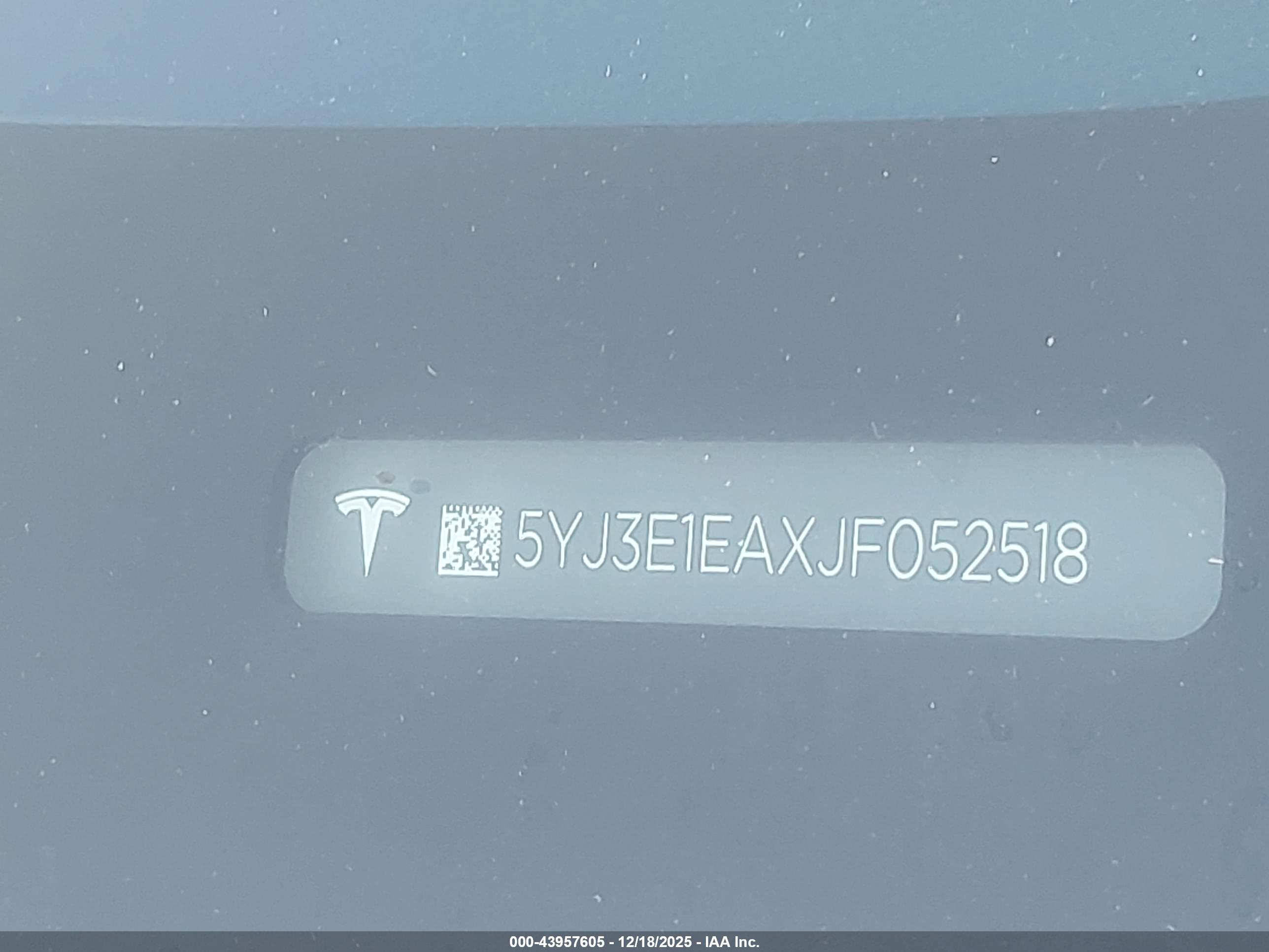 TESLA MODEL image 9