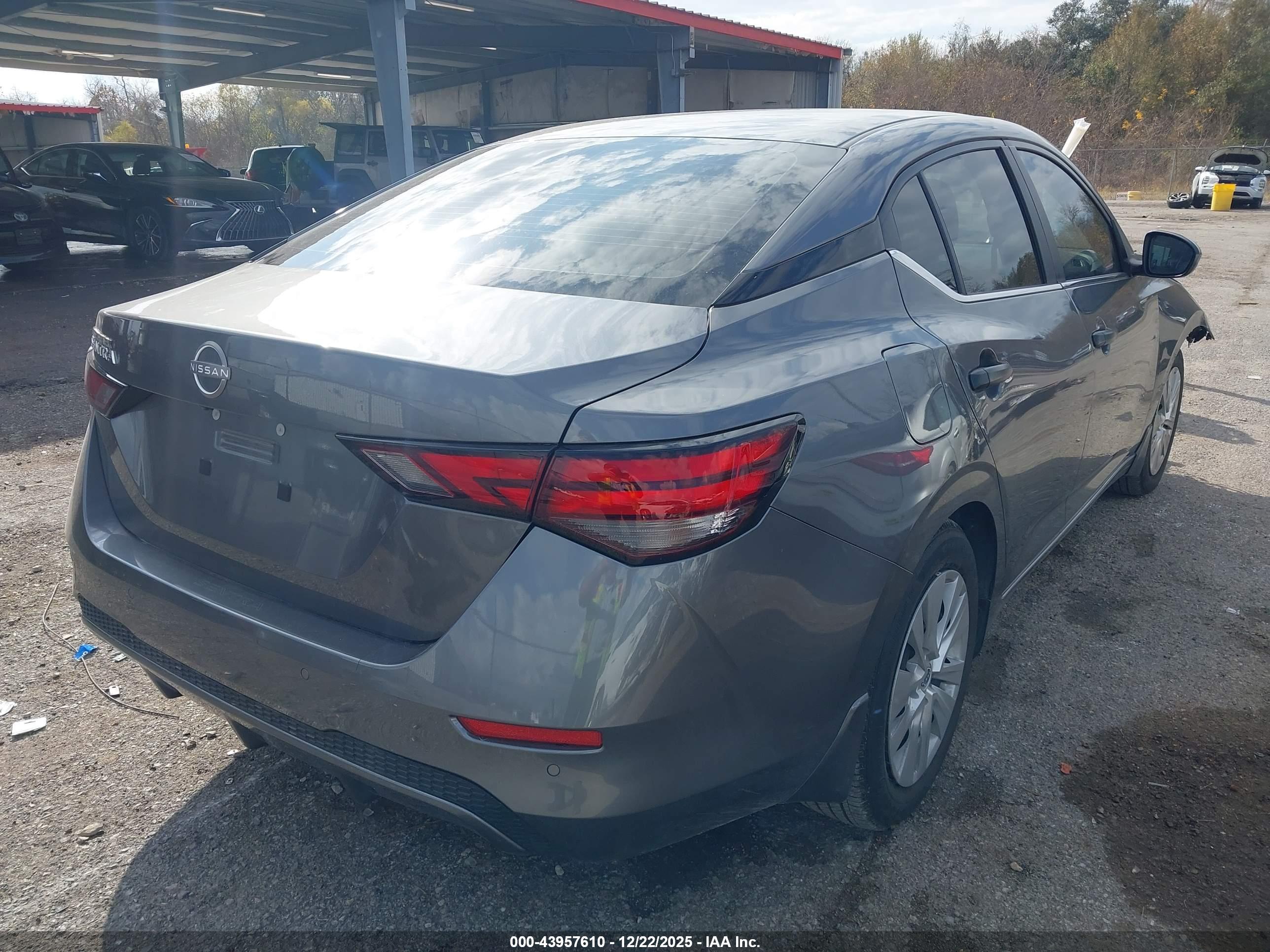 NISSAN SENTRA image 4