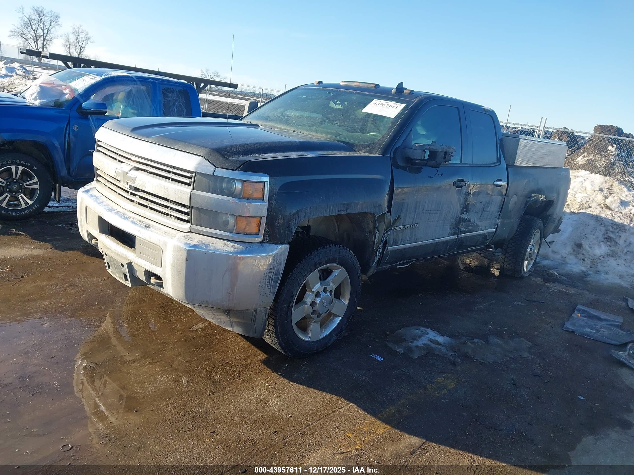 CHEVROLET SILVERADO image 2