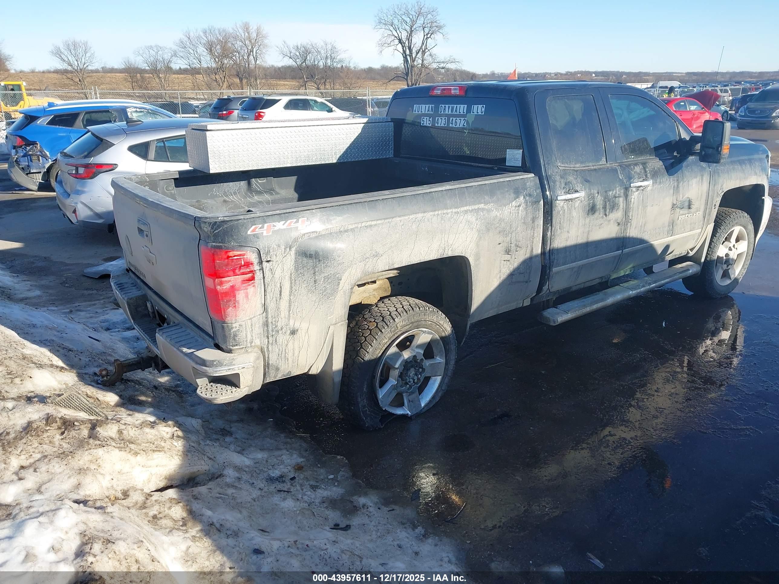 CHEVROLET SILVERADO image 4
