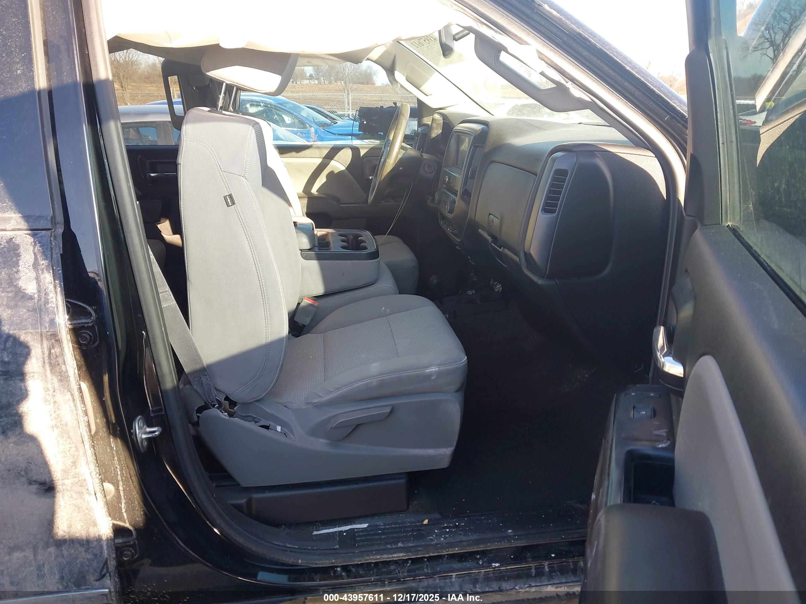 CHEVROLET SILVERADO image 5