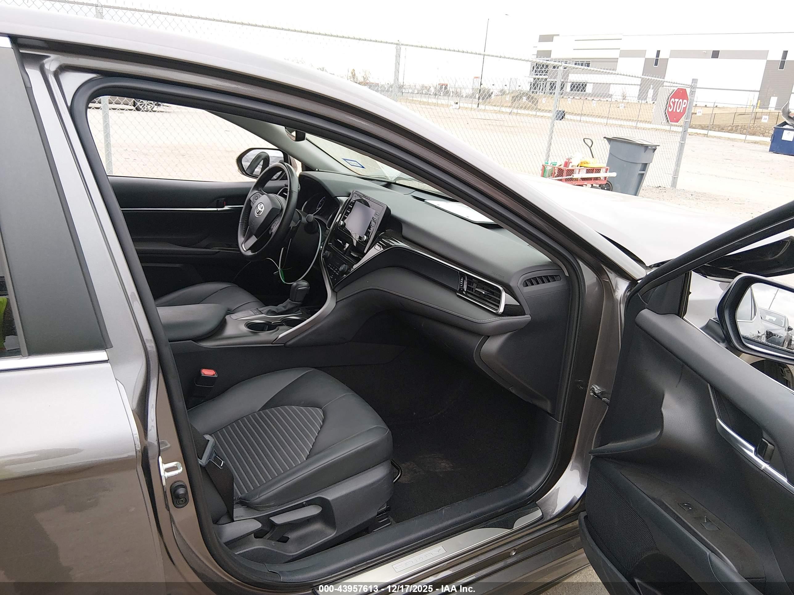 TOYOTA CAMRY image 5