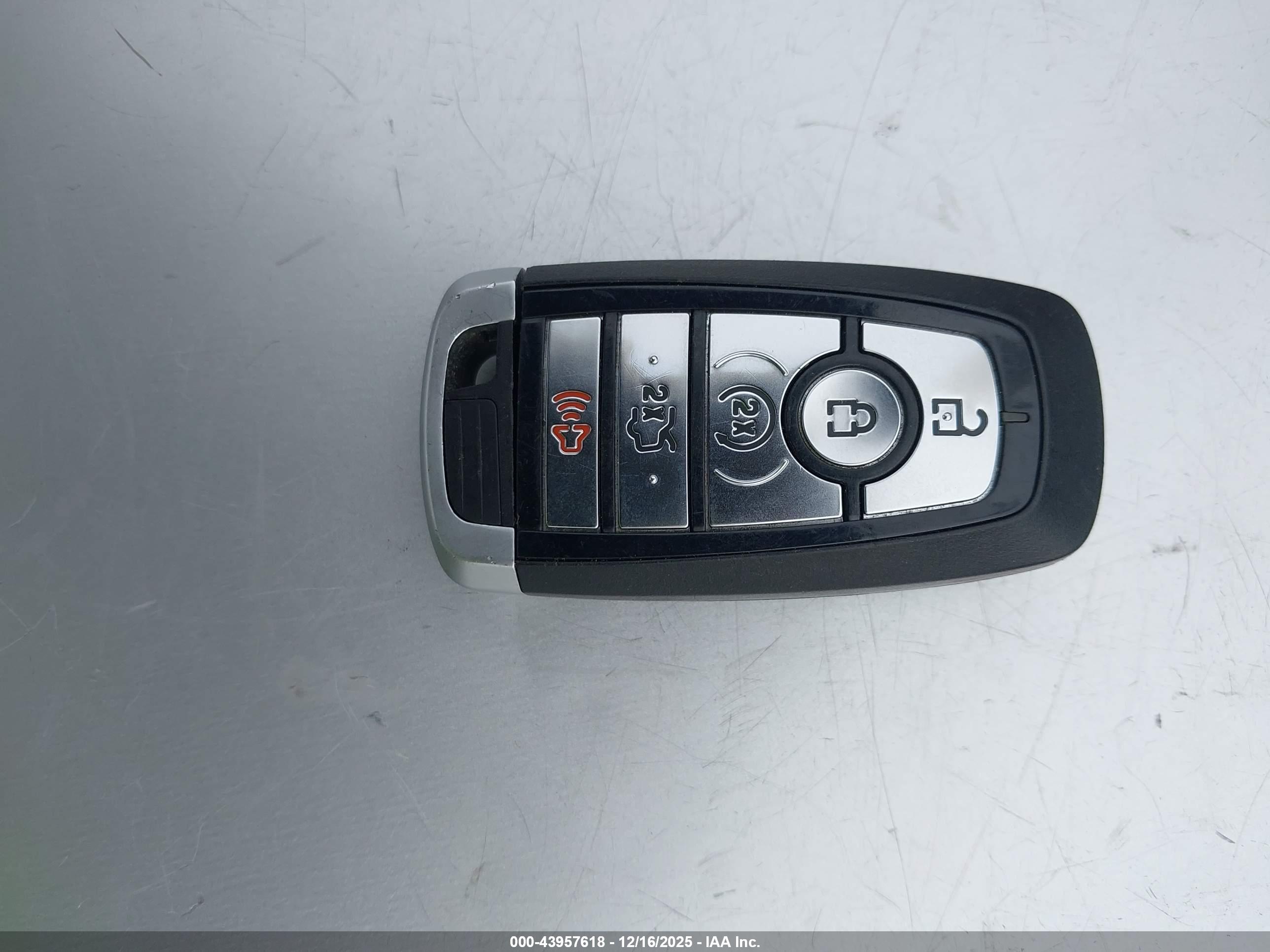 FORD FUSION image 11