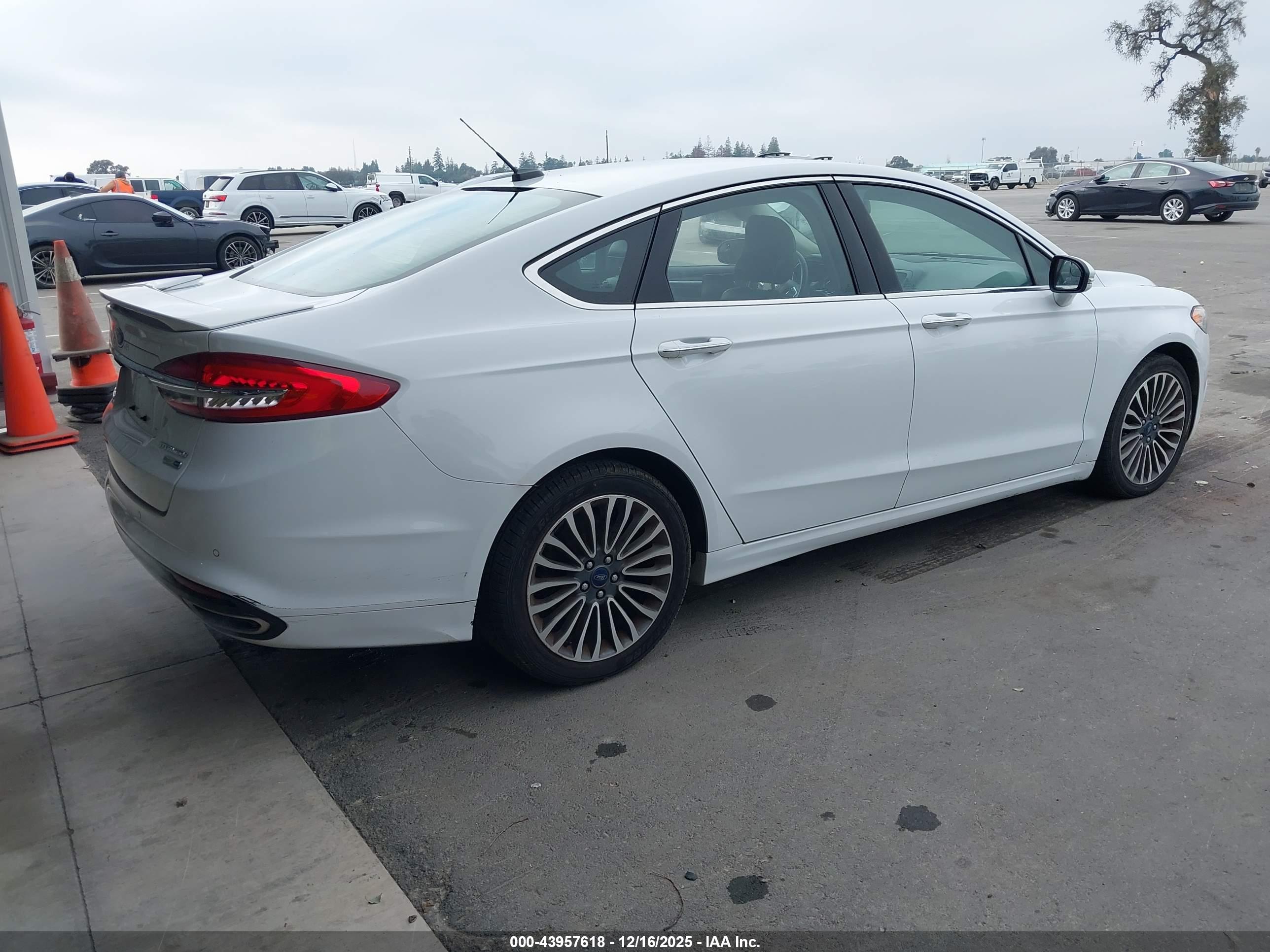 FORD FUSION image 4