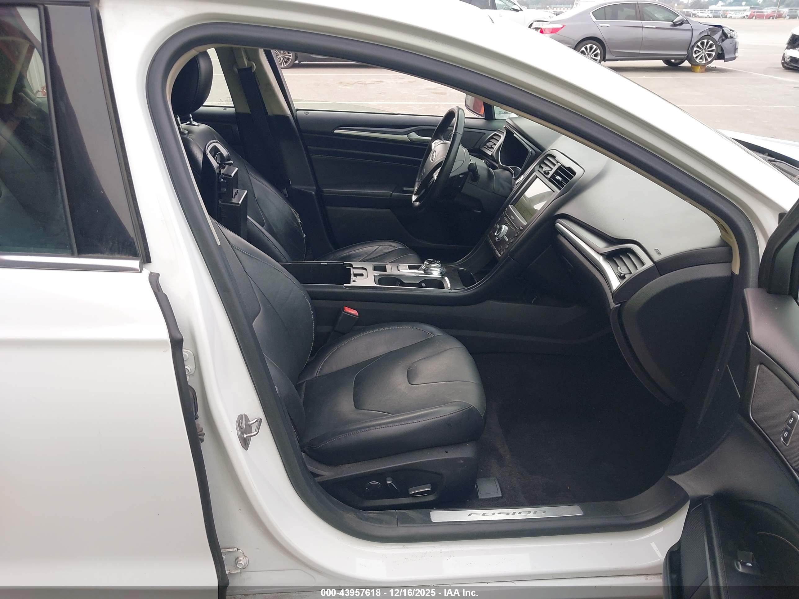 FORD FUSION image 5