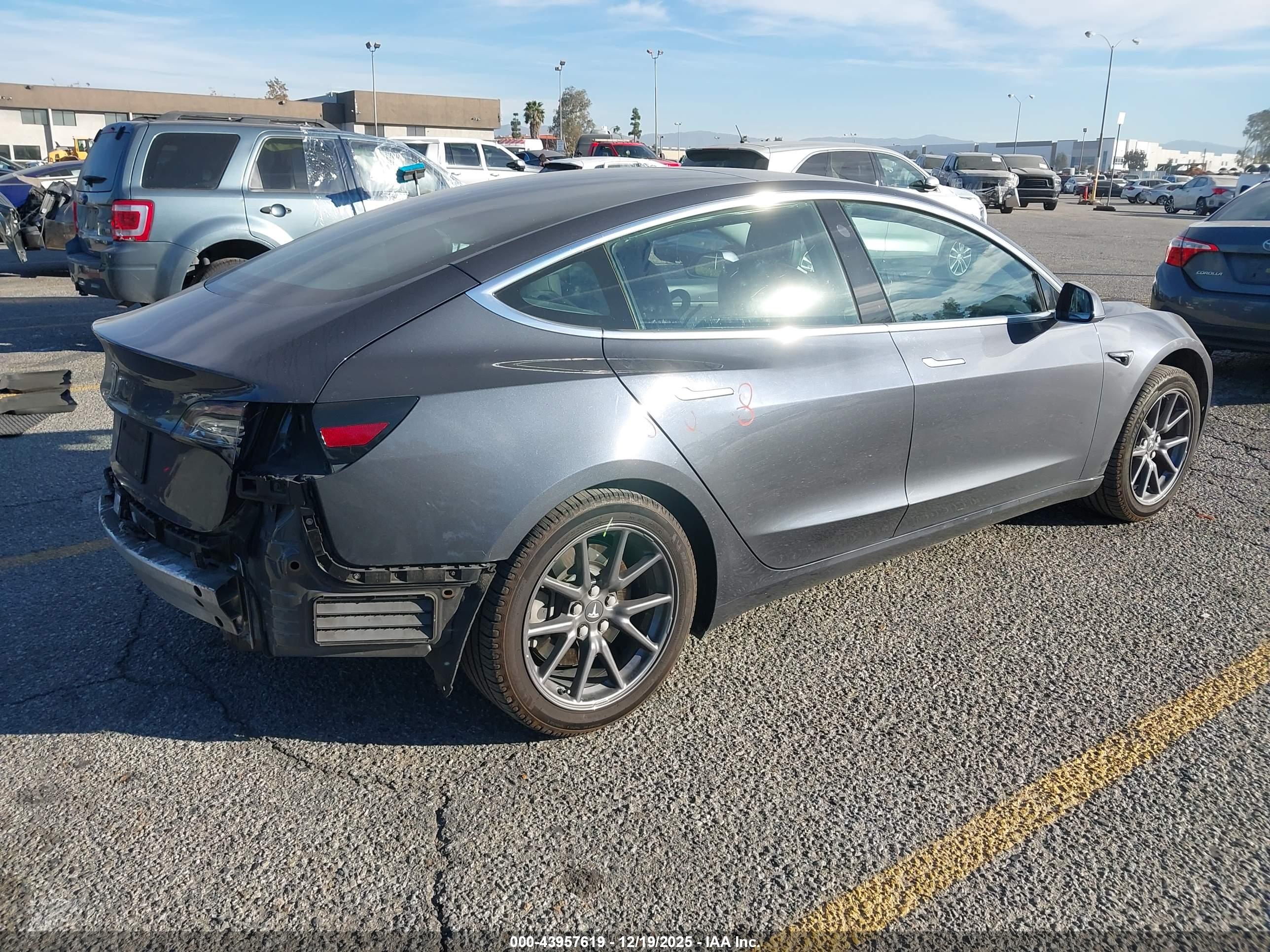 TESLA MODEL image 4