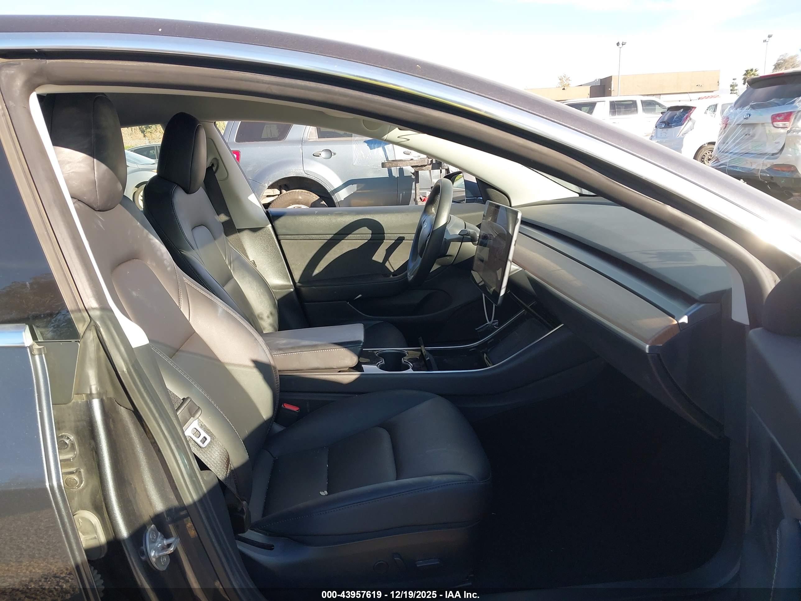 TESLA MODEL image 5