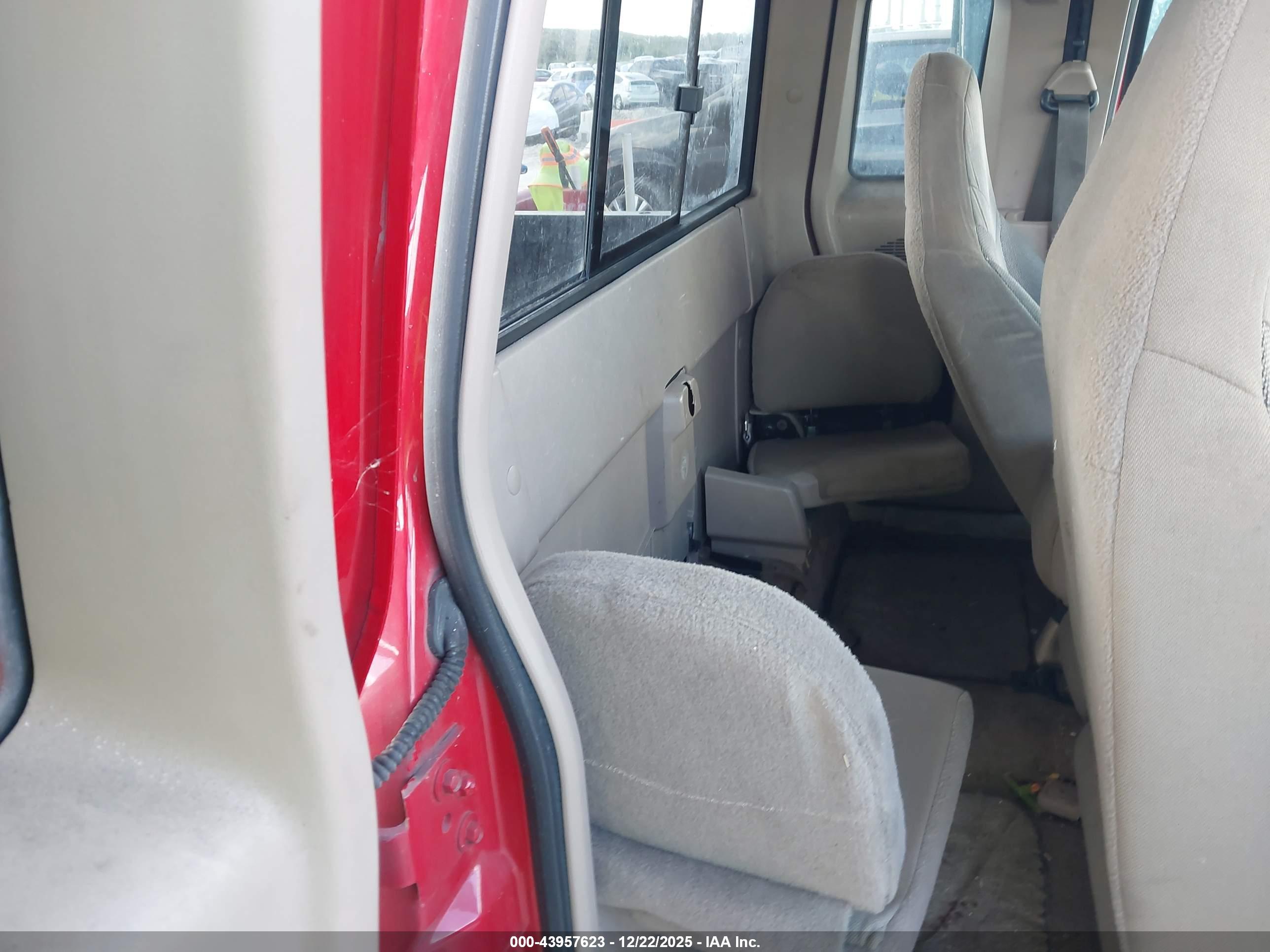 FORD RANGER image 8