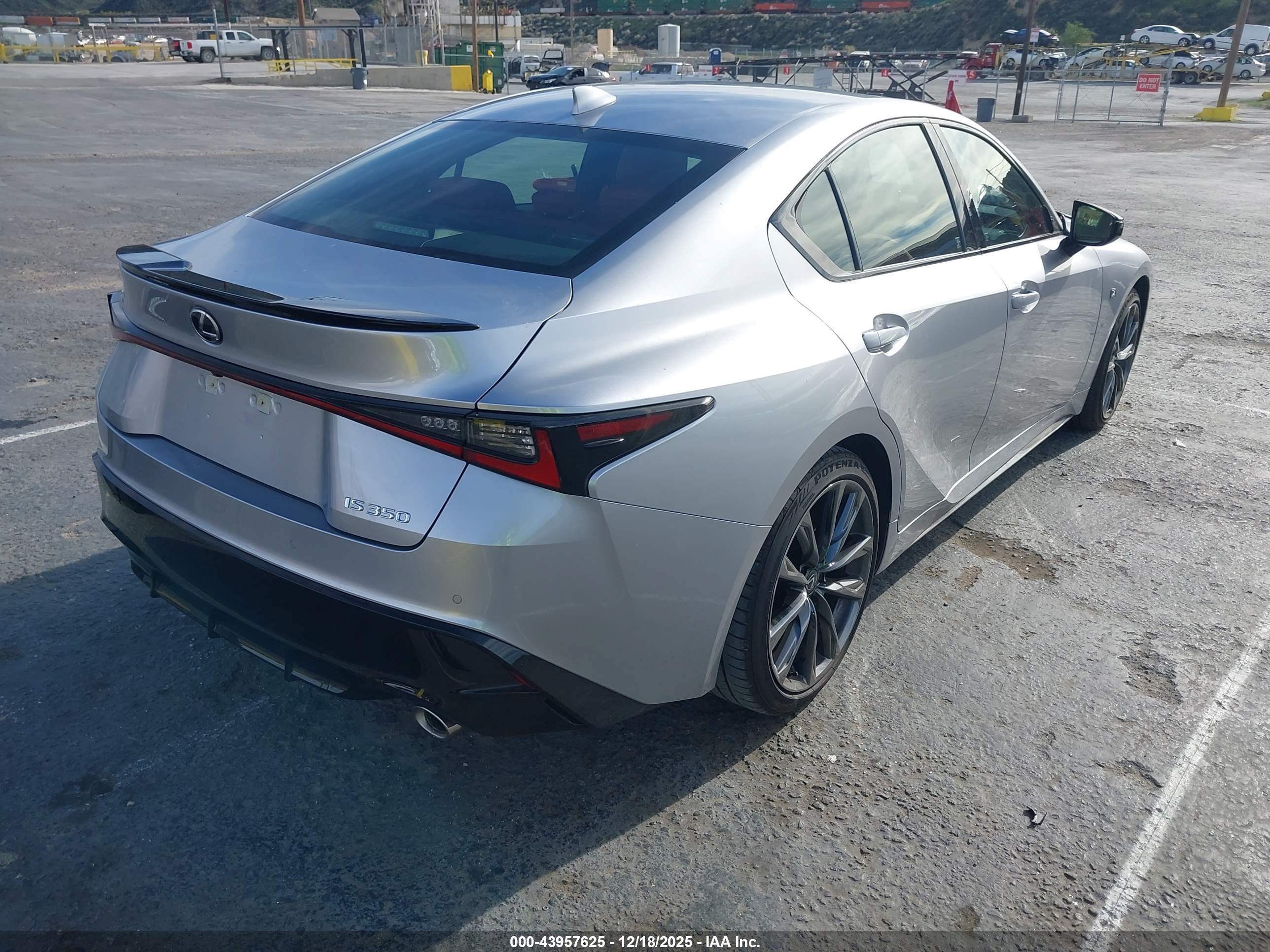 LEXUS IS image 4