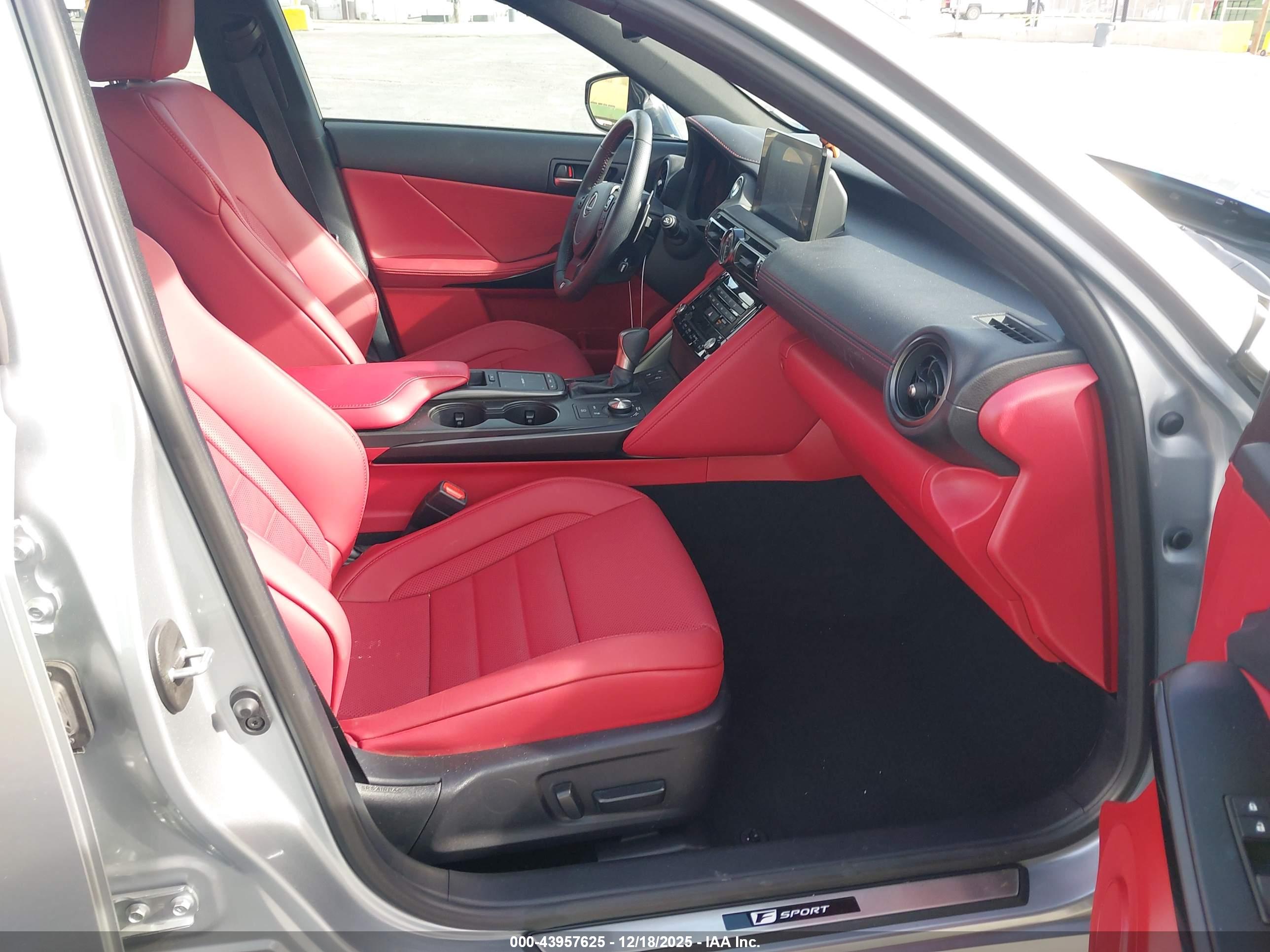 LEXUS IS image 5