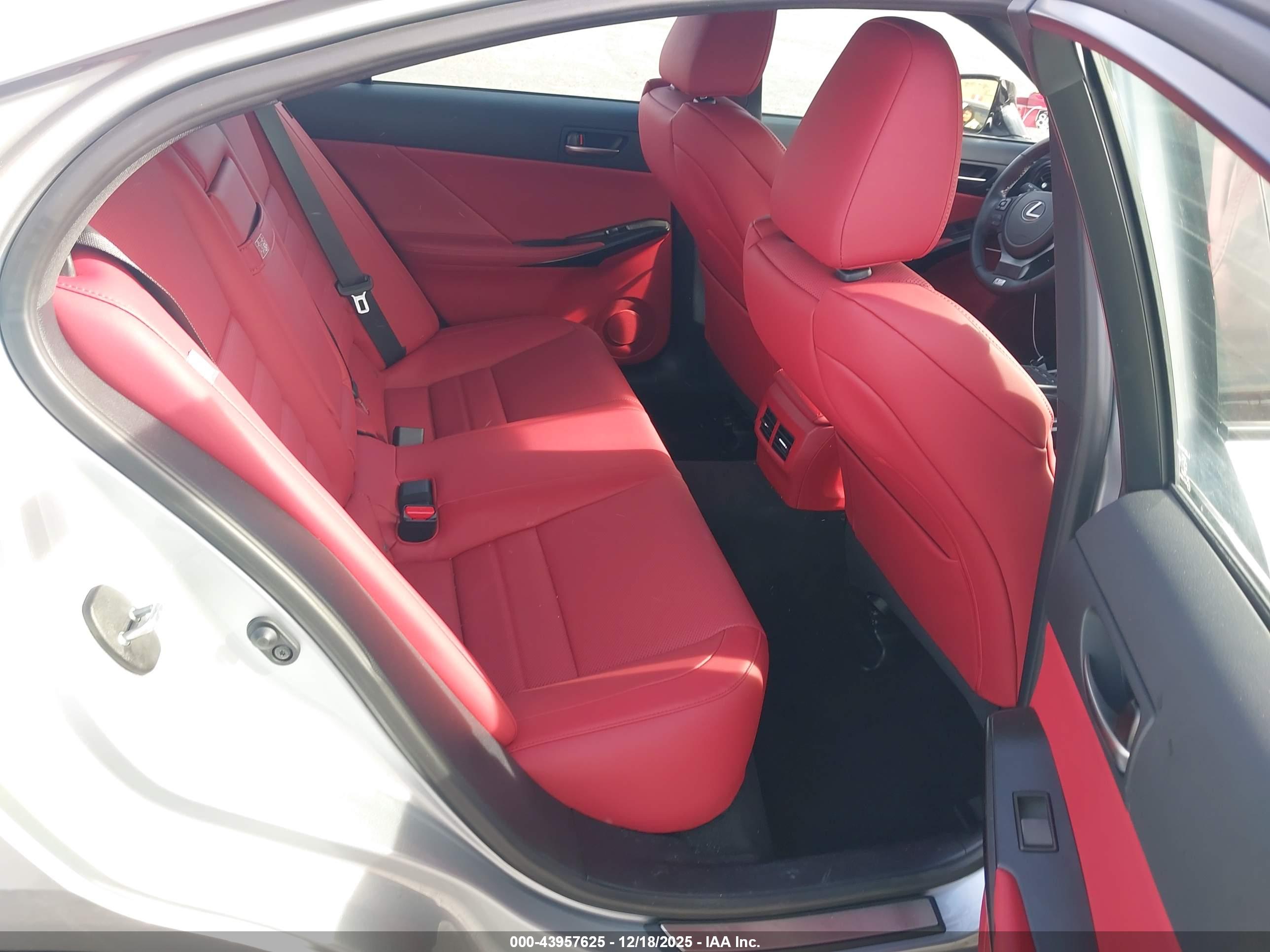 LEXUS IS image 8