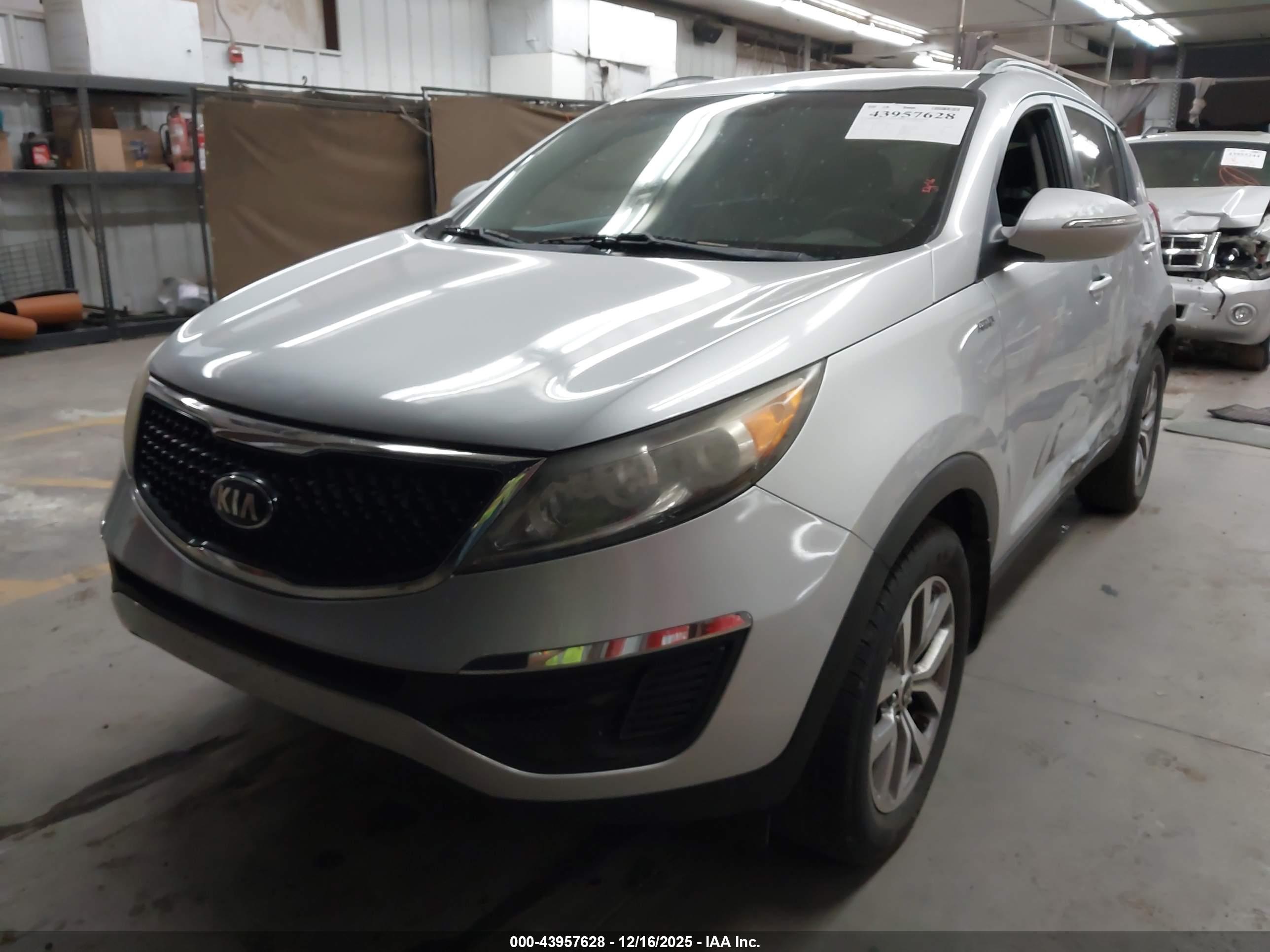 KIA SPORTAGE image 2
