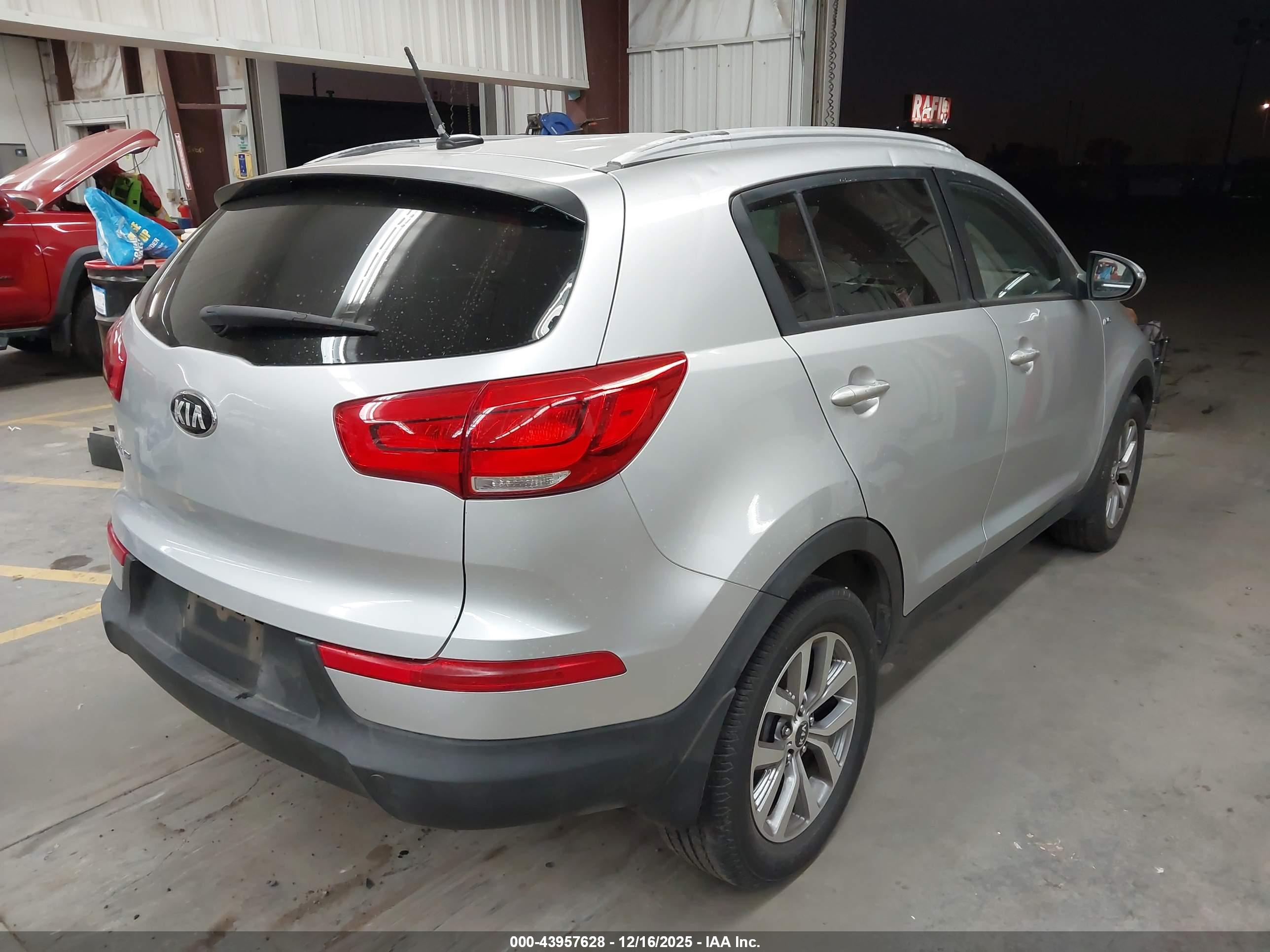 KIA SPORTAGE image 4