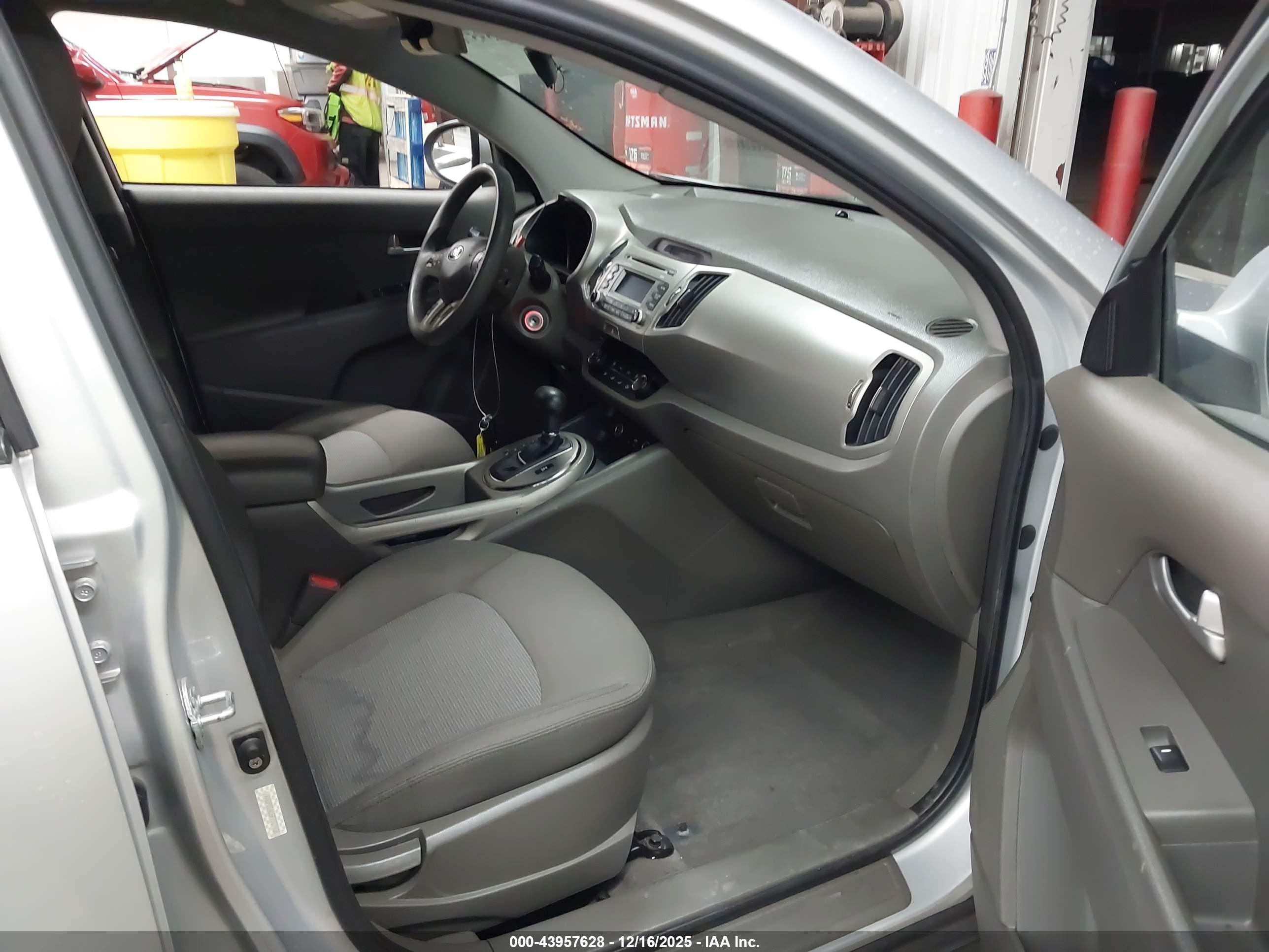 KIA SPORTAGE image 5