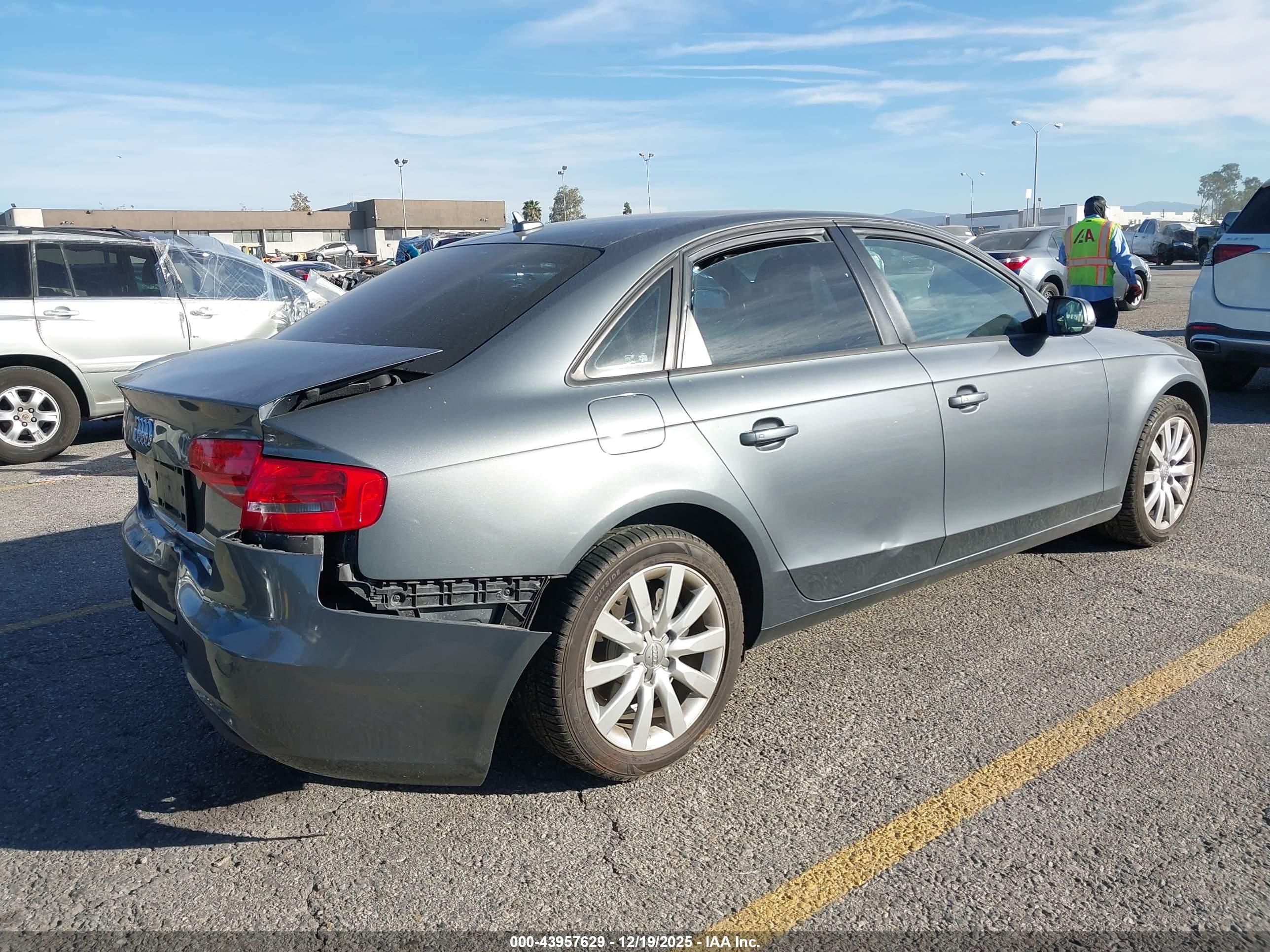 AUDI A4 image 4