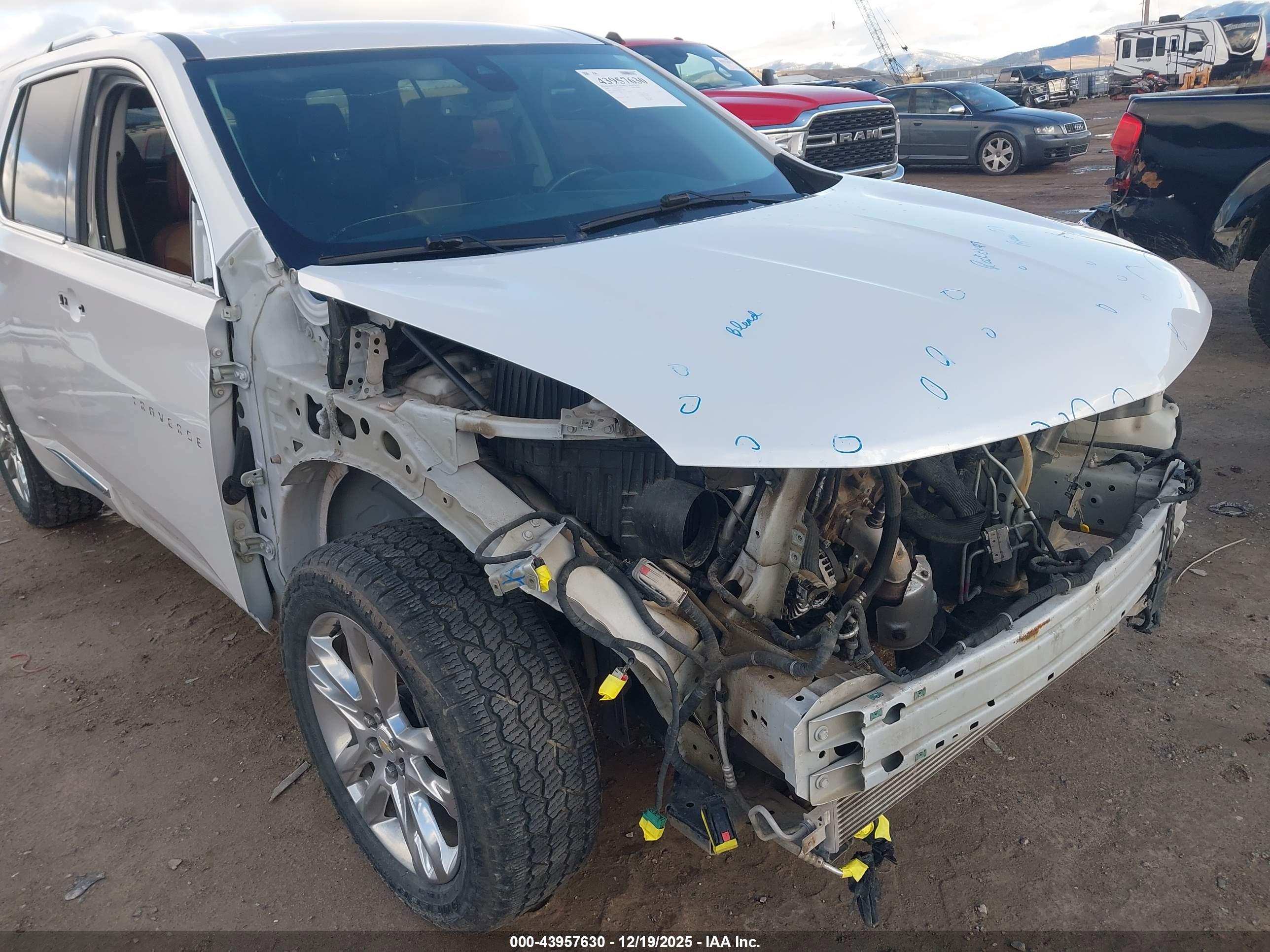 CHEVROLET TRAVERSE image 6