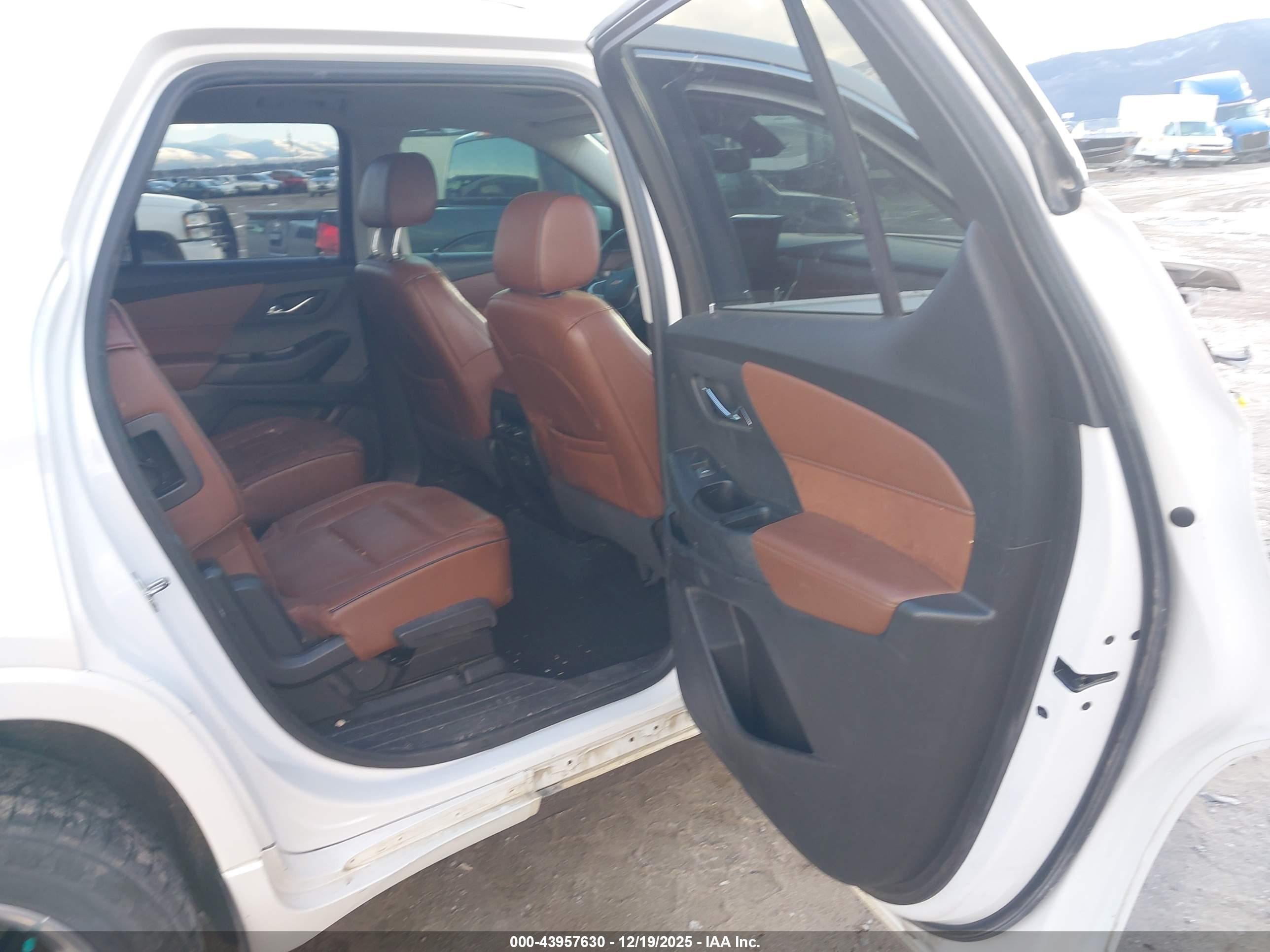 CHEVROLET TRAVERSE image 8